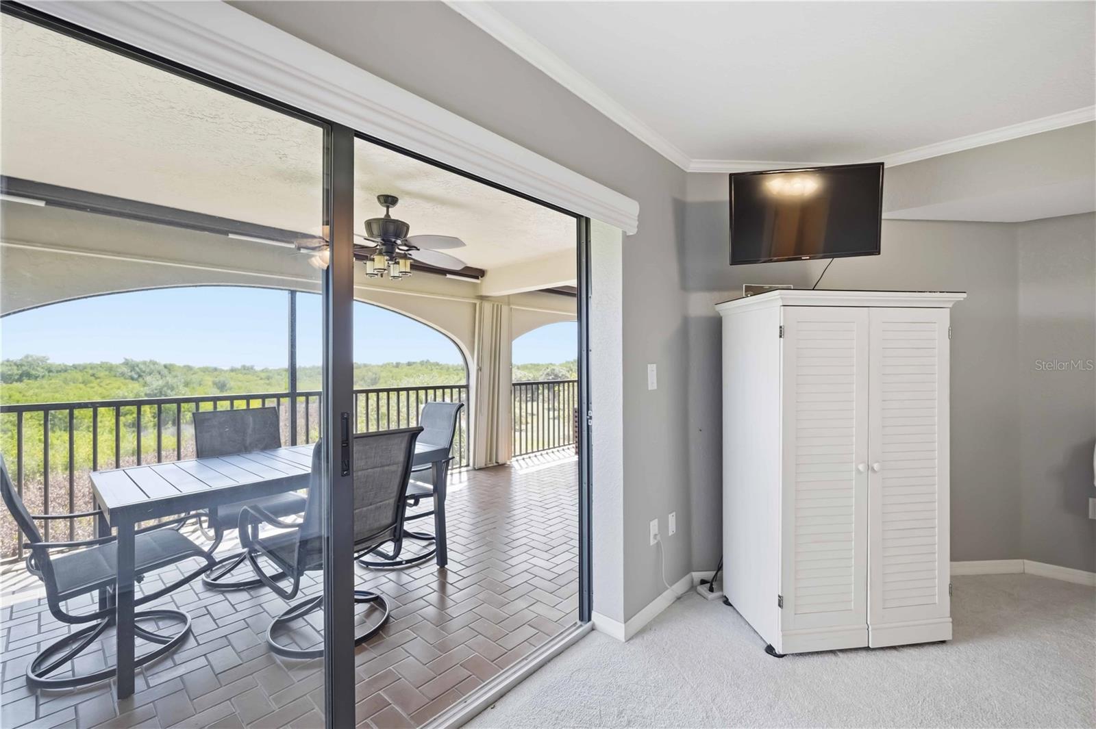 Image 43 of 60 For 23465 Harborview Road 231