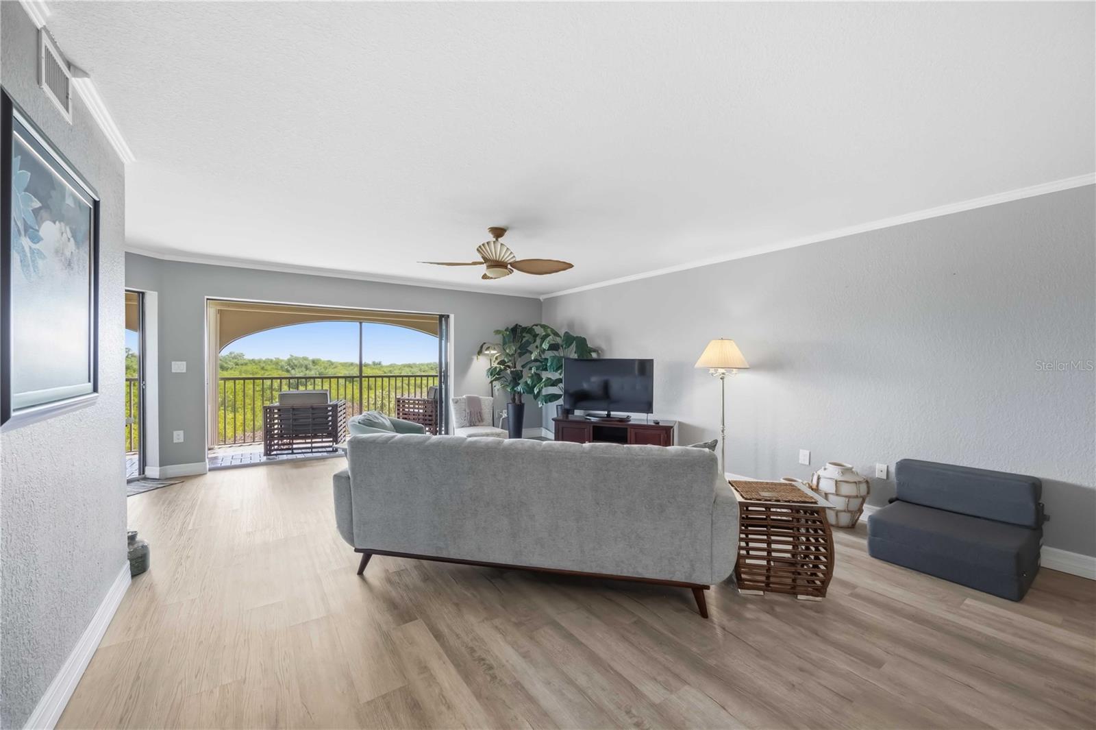 Image 7 of 60 For 23465 Harborview Road 231