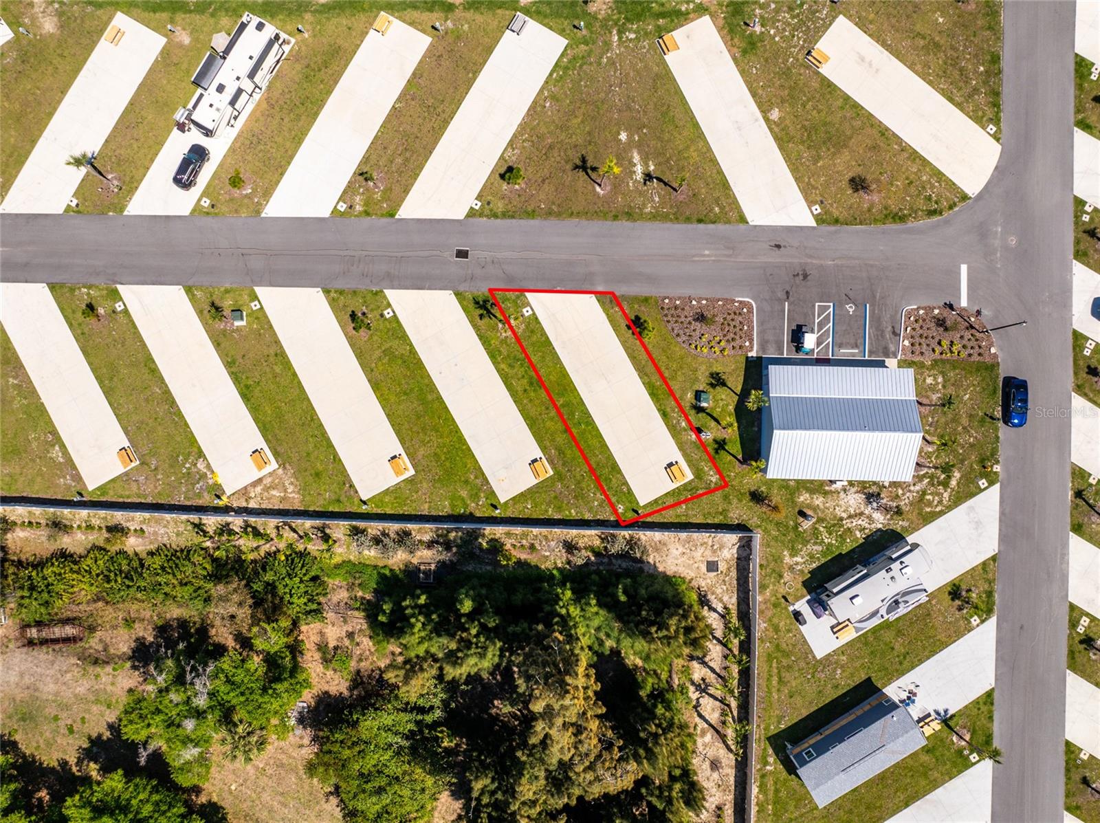 Image 4 of 48 For 443 Horizon Road