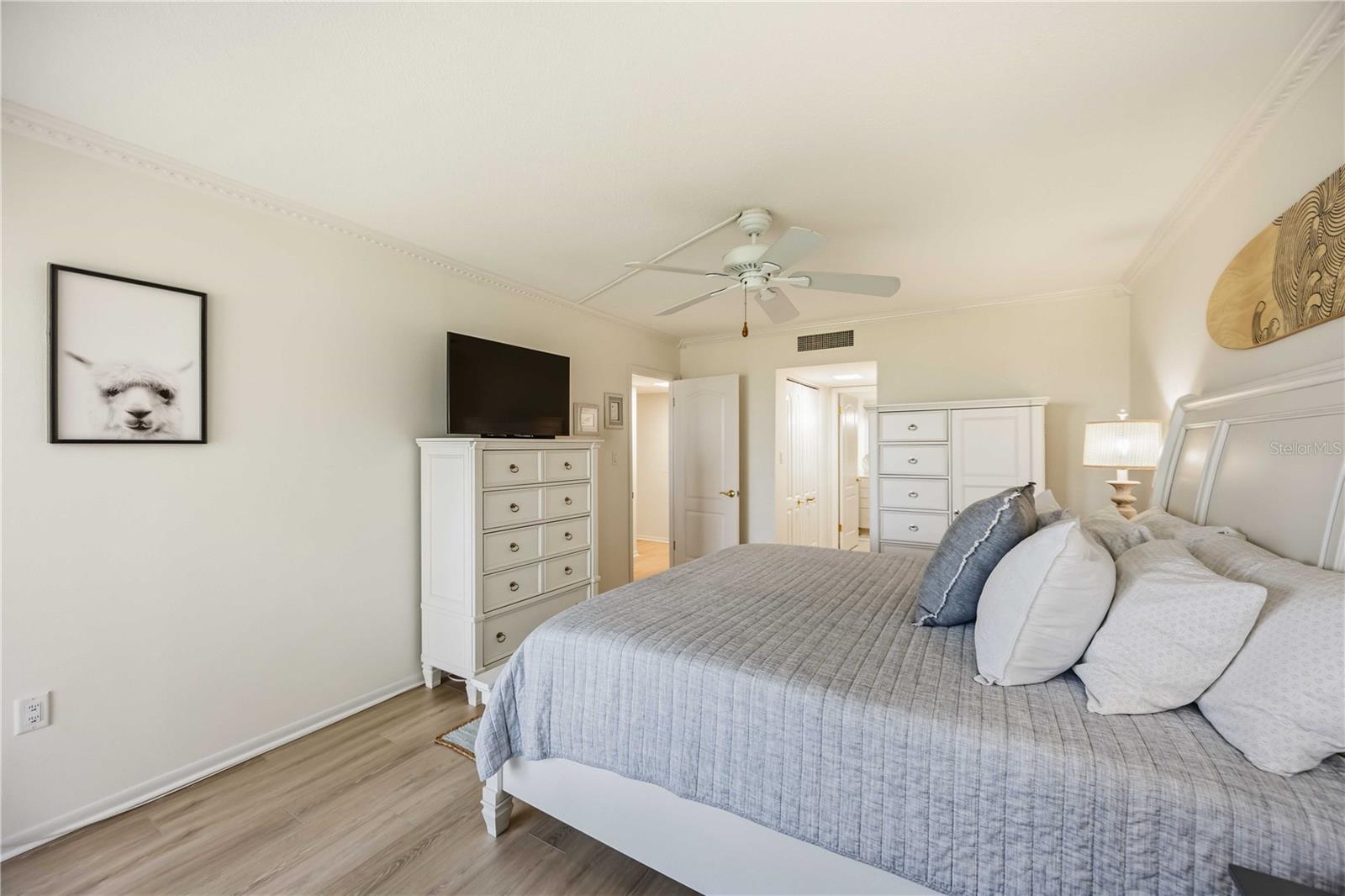 Image 22 of 59 For 1150 Tarpon Center Drive 2h