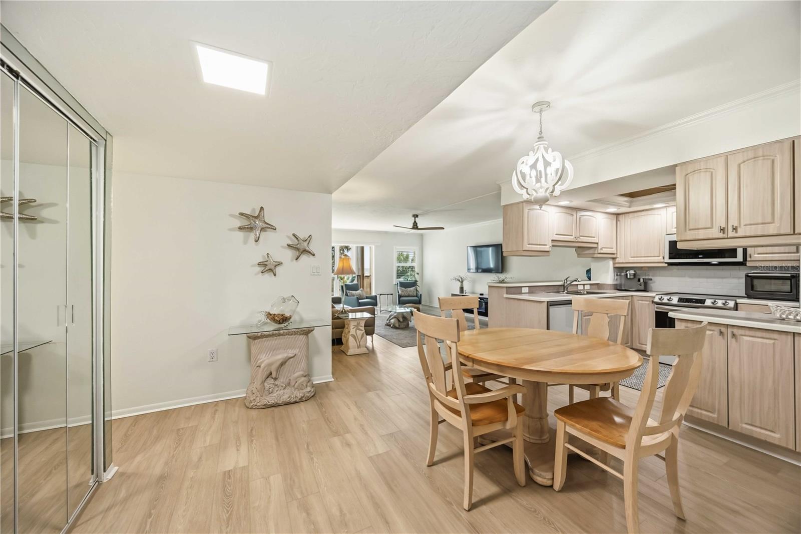 Image 9 of 59 For 1150 Tarpon Center Drive 2h