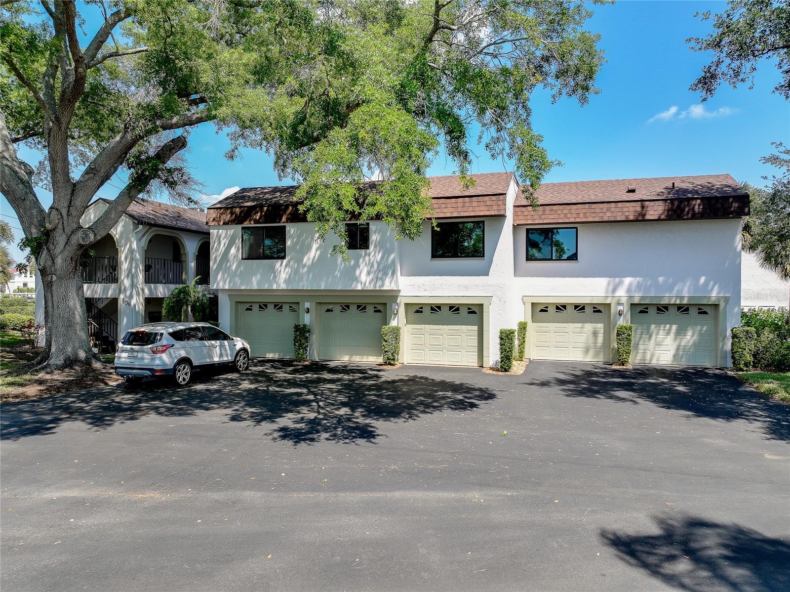 Image 50 of 62 For 806 Capri Isles Boulevard 109