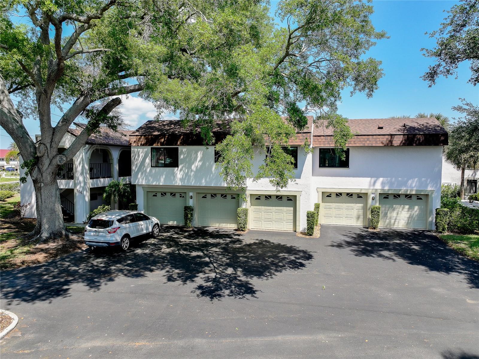 Image 60 of 62 For 806 Capri Isles Boulevard 109