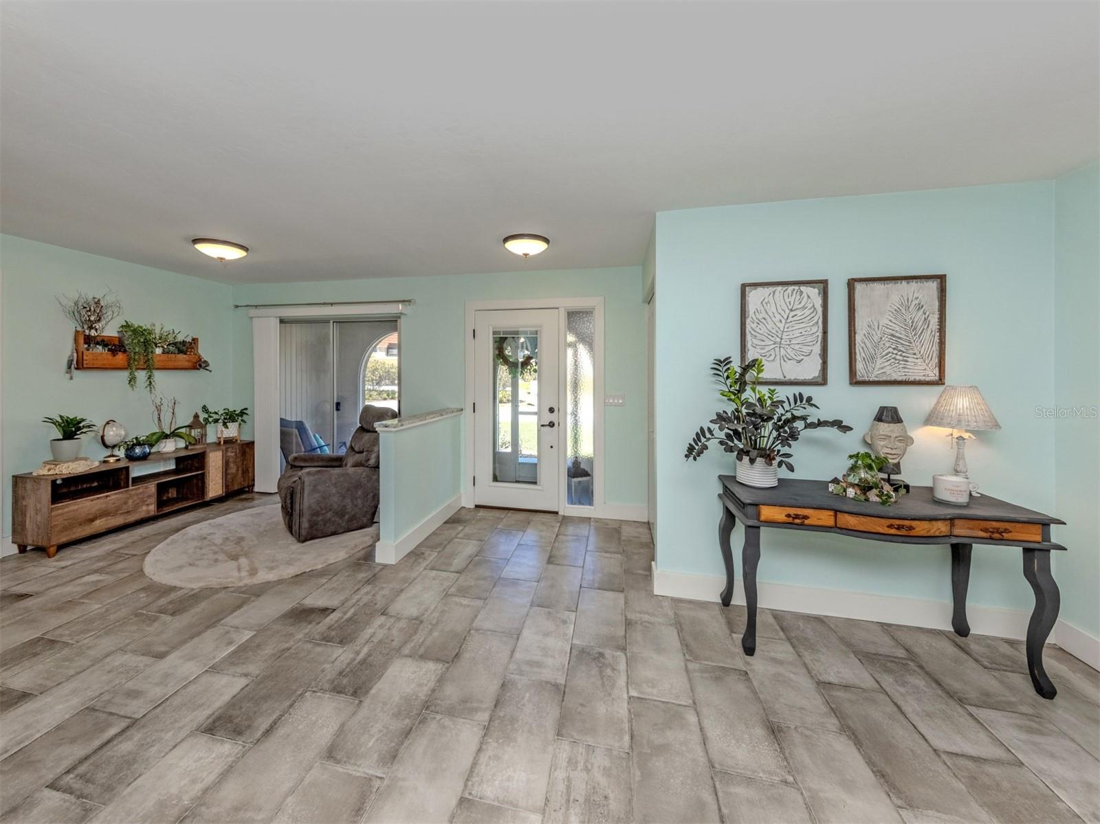 Image 10 of 27 For 511 Rubens Drive 511