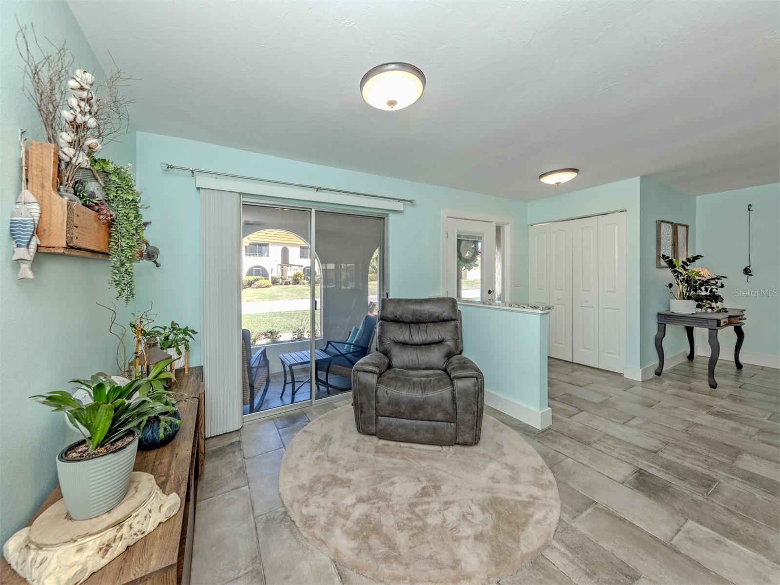 Image 11 of 27 For 511 Rubens Drive 511