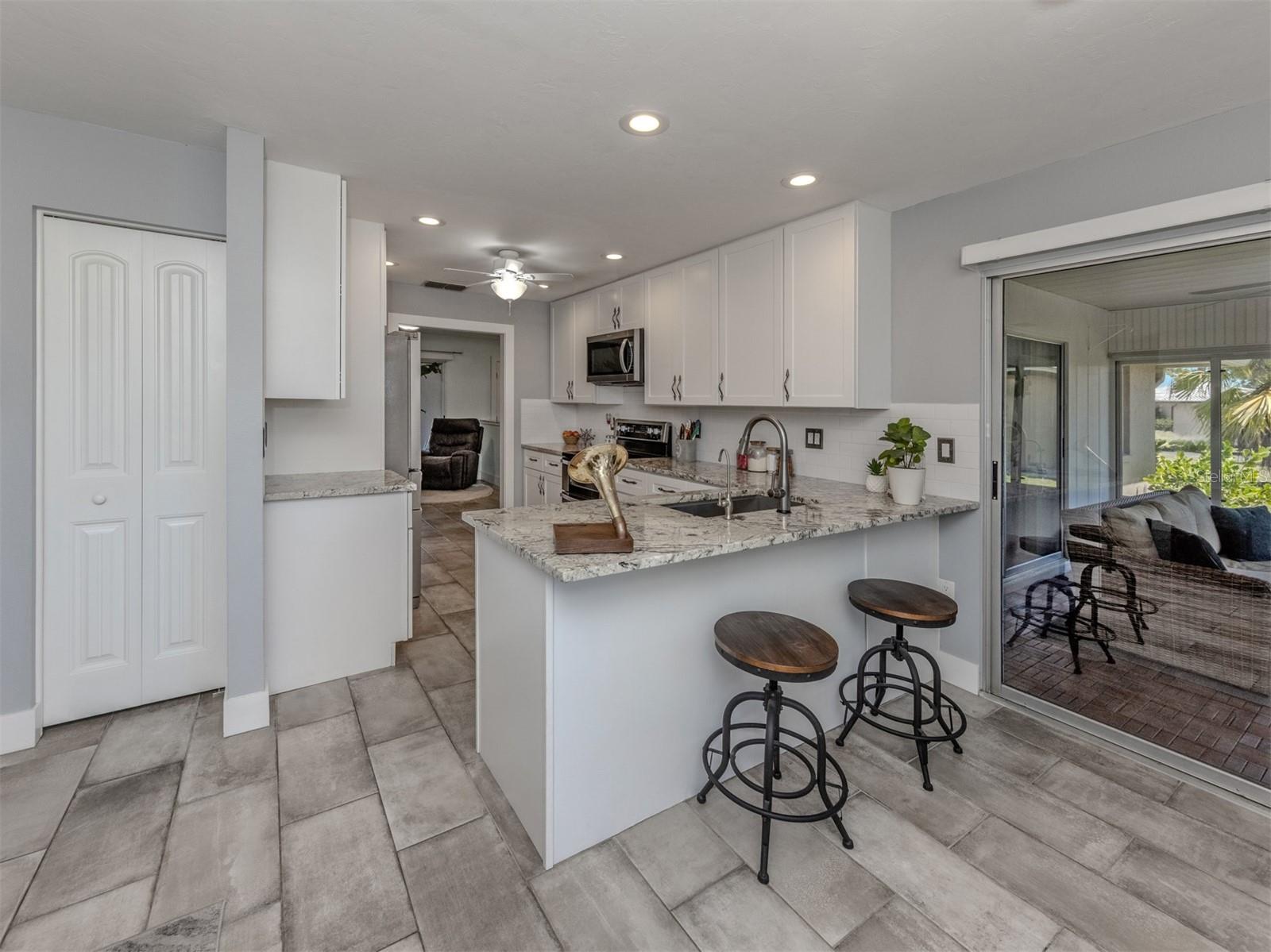 Image 14 of 27 For 511 Rubens Drive 511