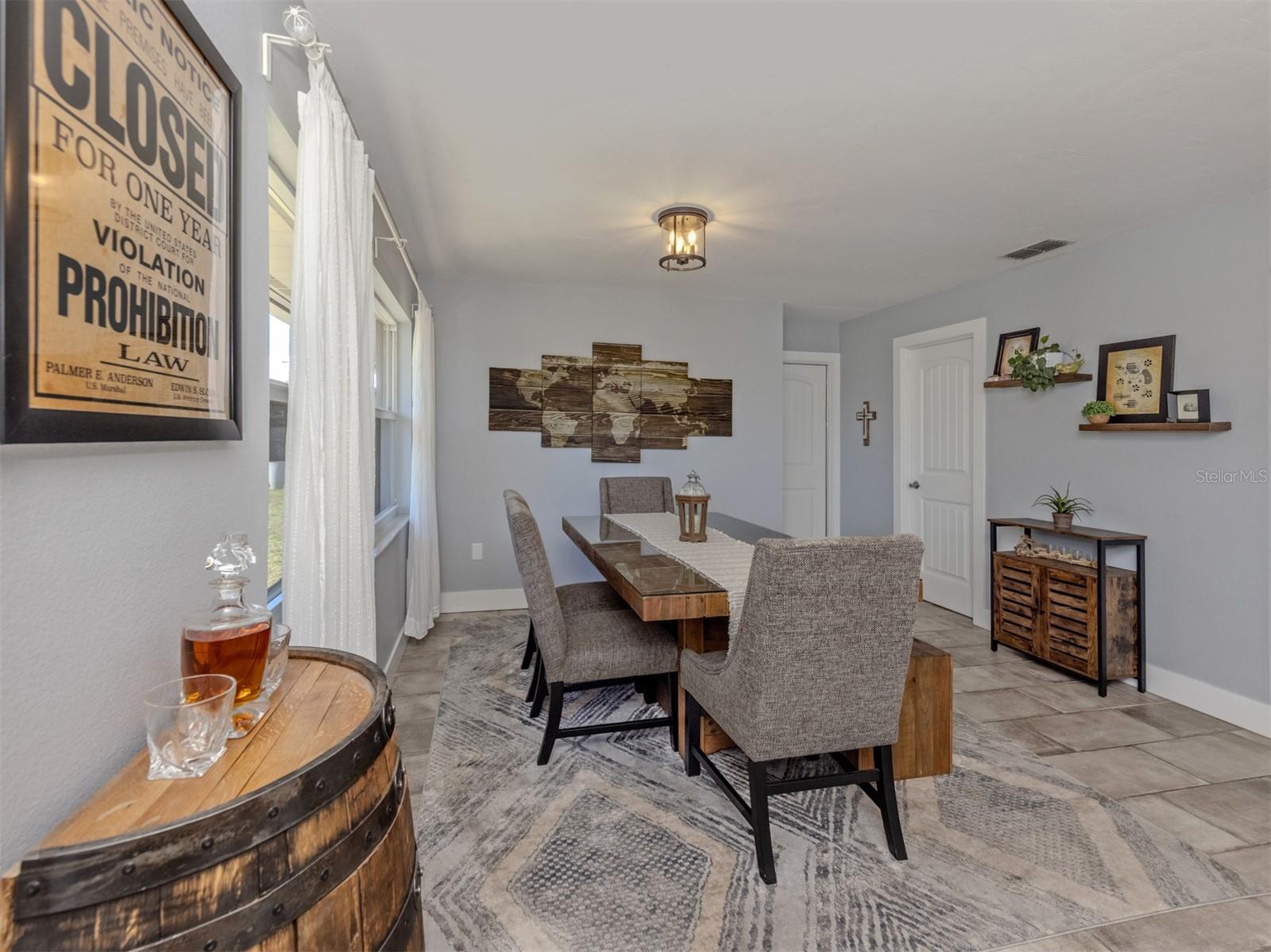 Image 18 of 27 For 511 Rubens Drive 511