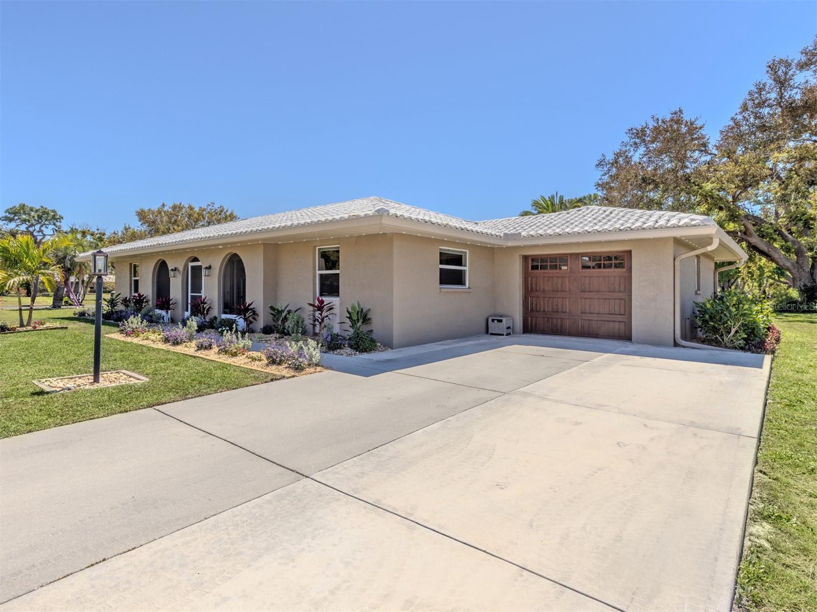 Image 3 of 27 For 511 Rubens Drive 511