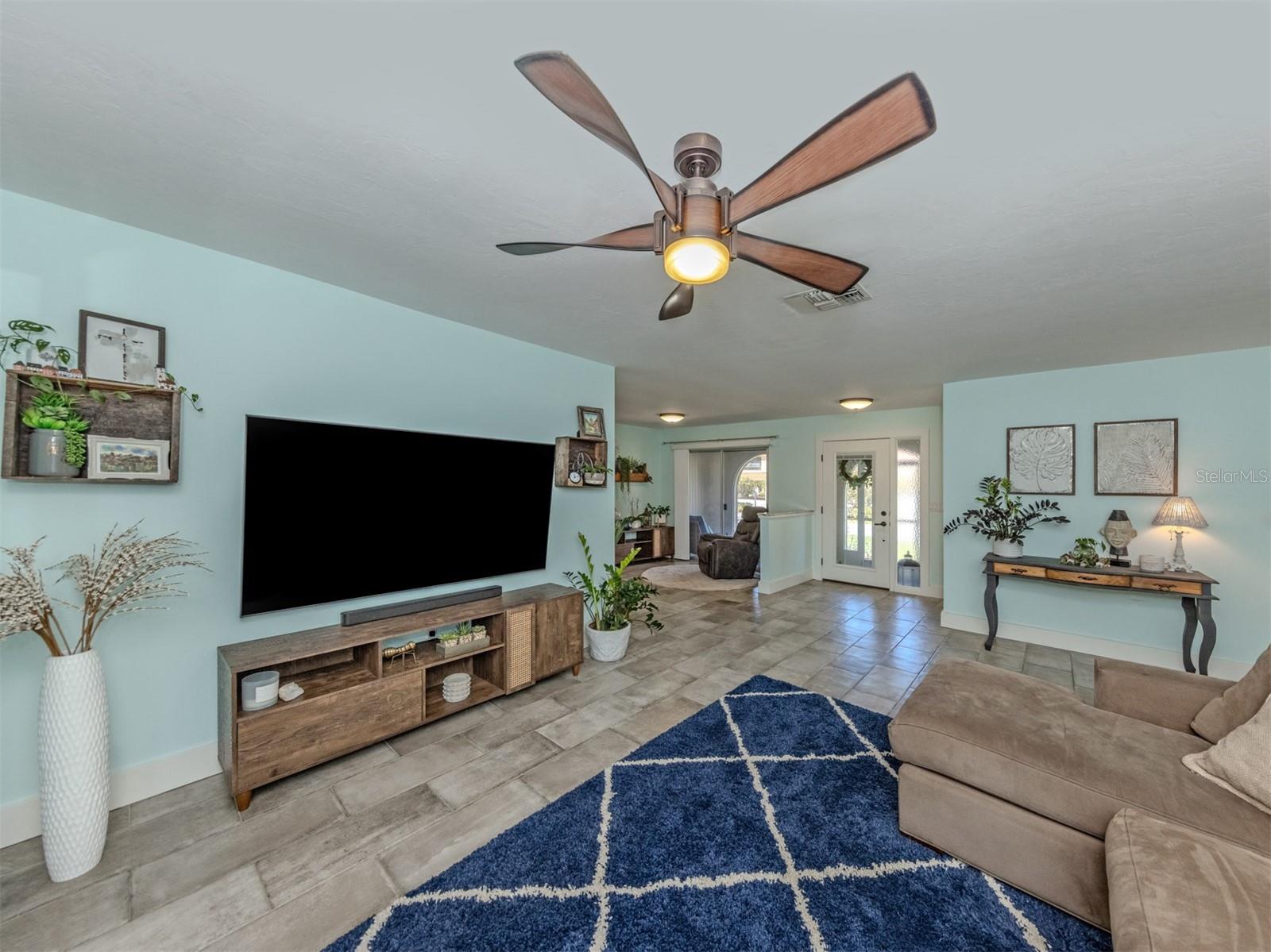 Image 6 of 27 For 511 Rubens Drive 511