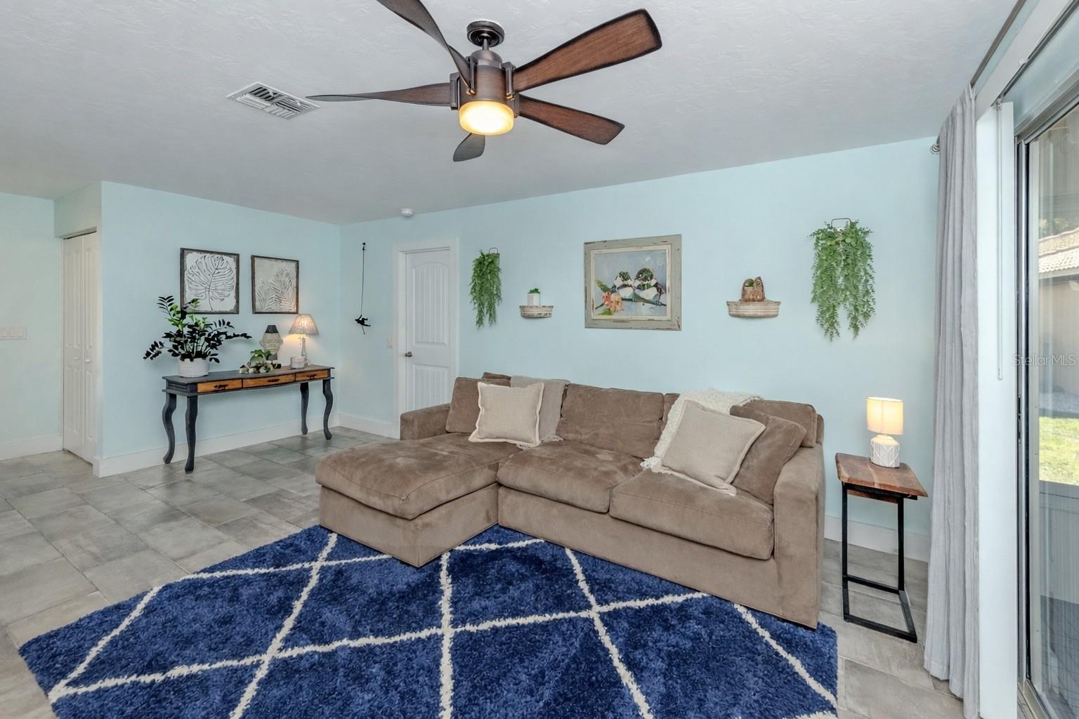 Image 7 of 27 For 511 Rubens Drive 511