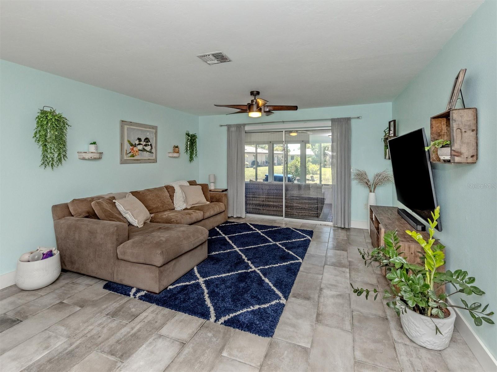 Image 8 of 27 For 511 Rubens Drive 511