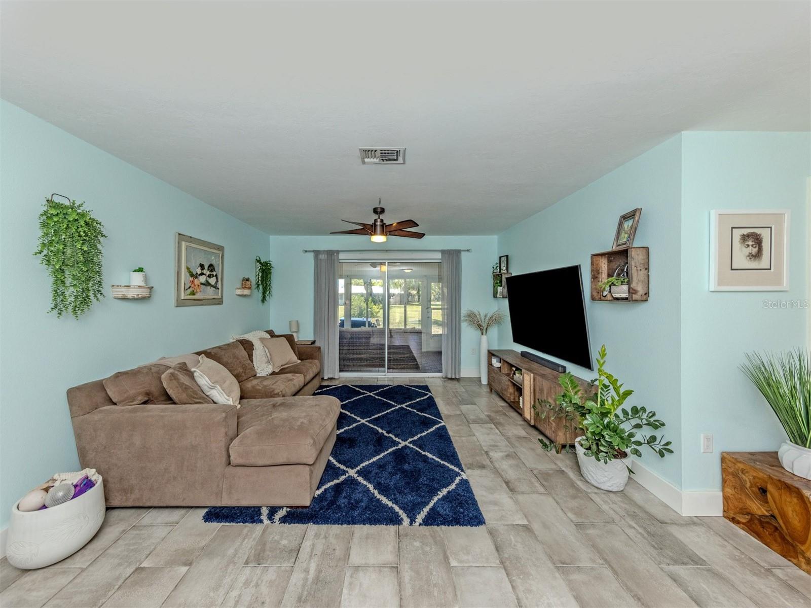 Image 9 of 27 For 511 Rubens Drive 511