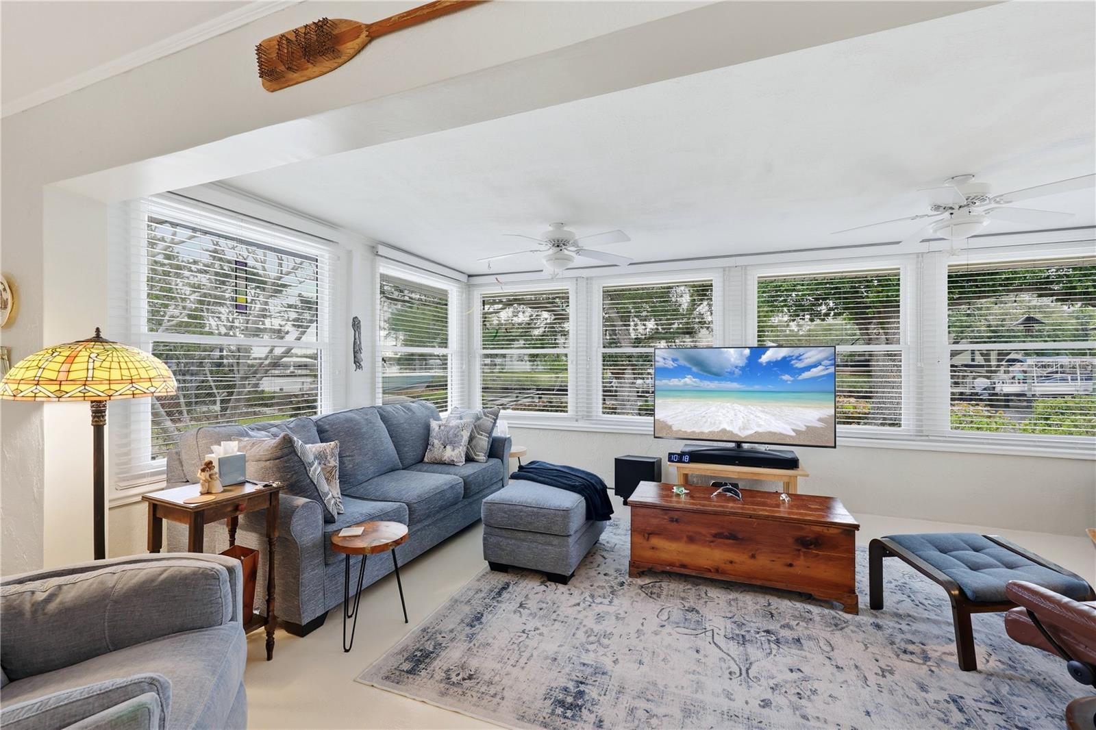 Image 12 of 52 For 704 Portia Street N