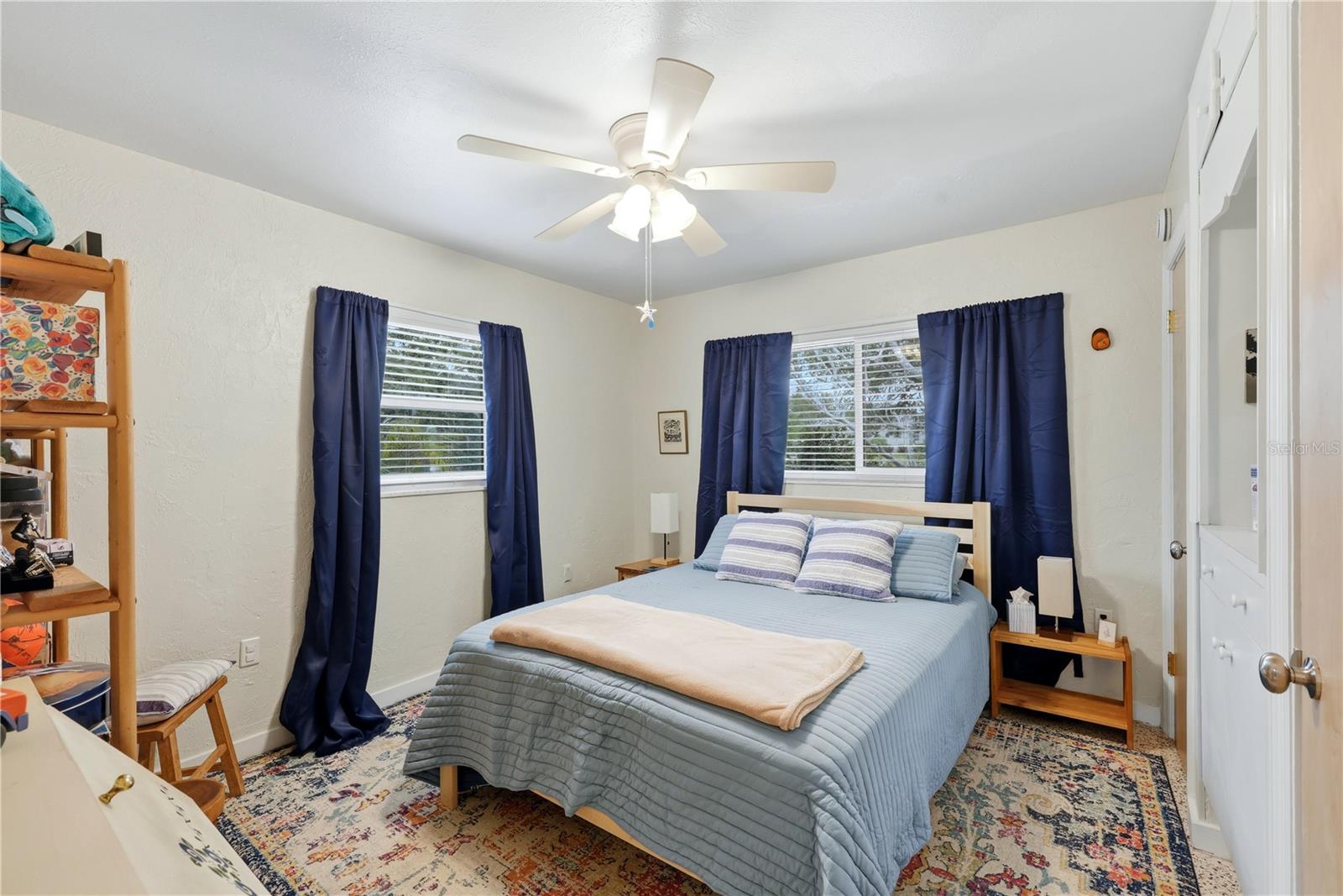 Image 28 of 52 For 704 Portia Street N