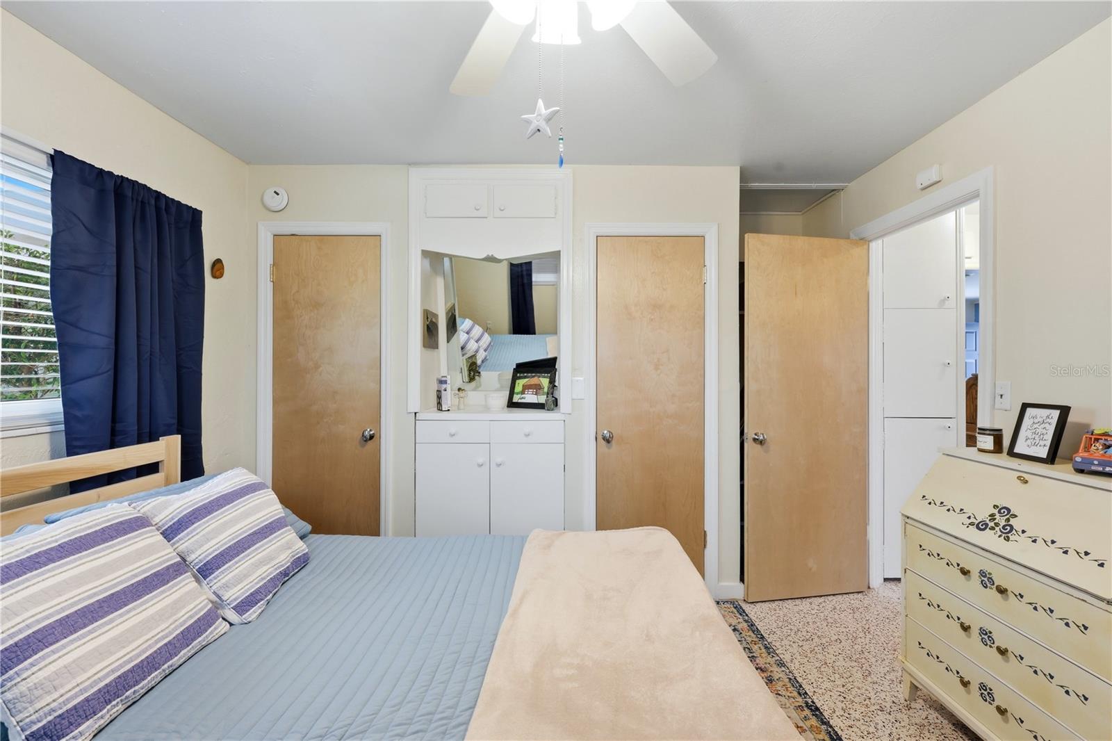 Image 29 of 52 For 704 Portia Street N