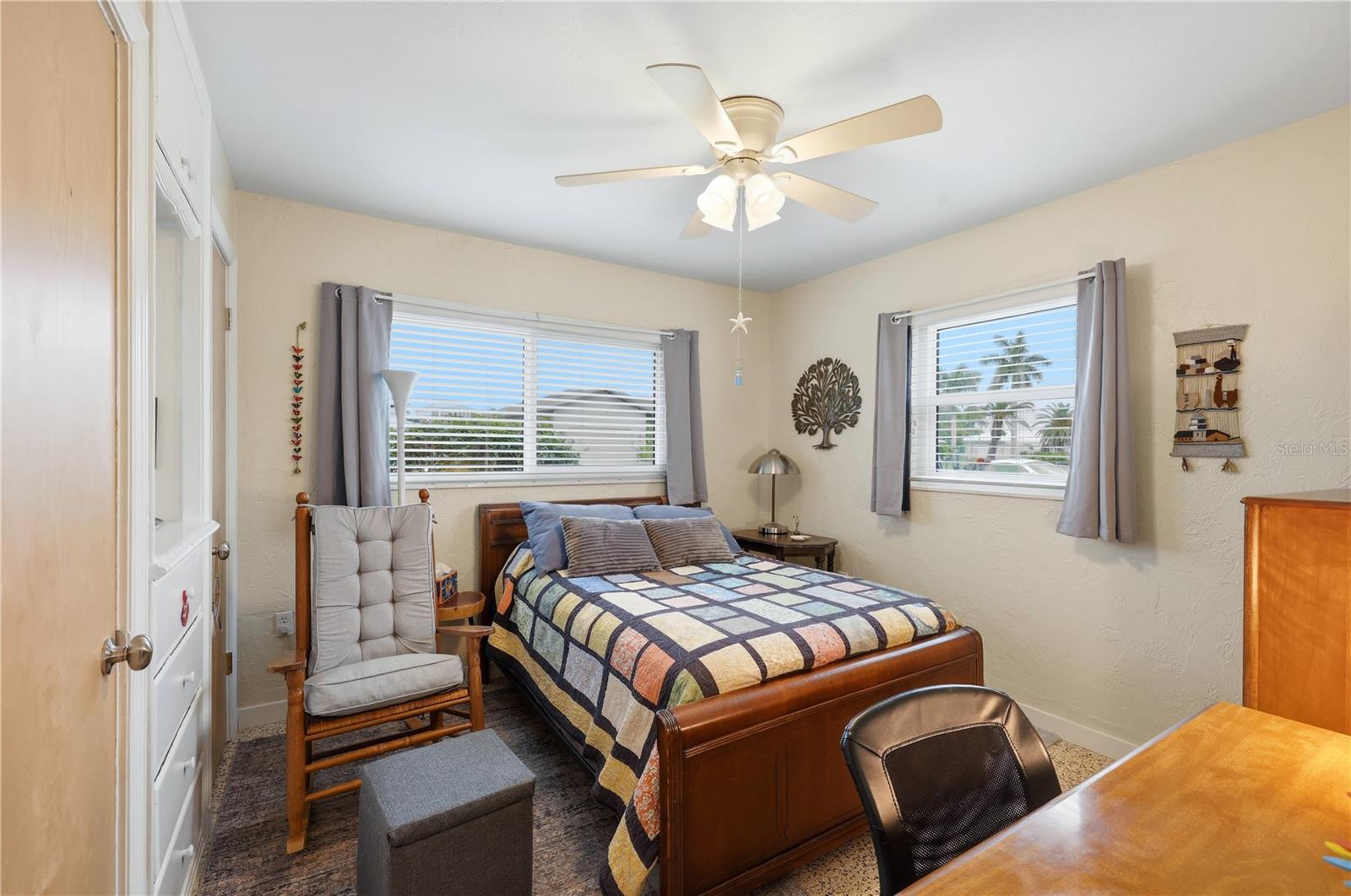 Image 30 of 52 For 704 Portia Street N