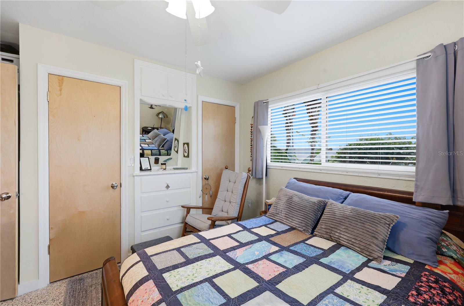 Image 31 of 52 For 704 Portia Street N