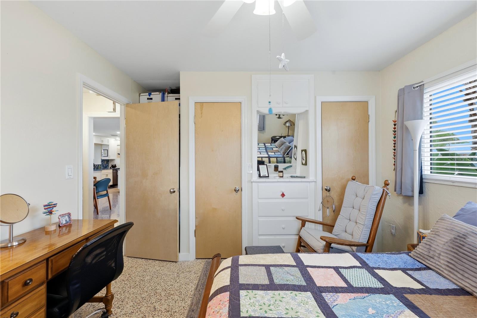 Image 32 of 52 For 704 Portia Street N