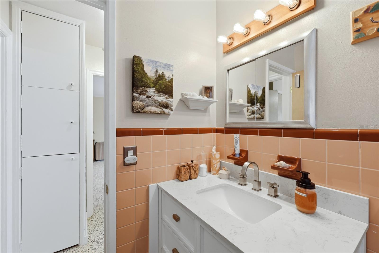 Image 34 of 52 For 704 Portia Street N