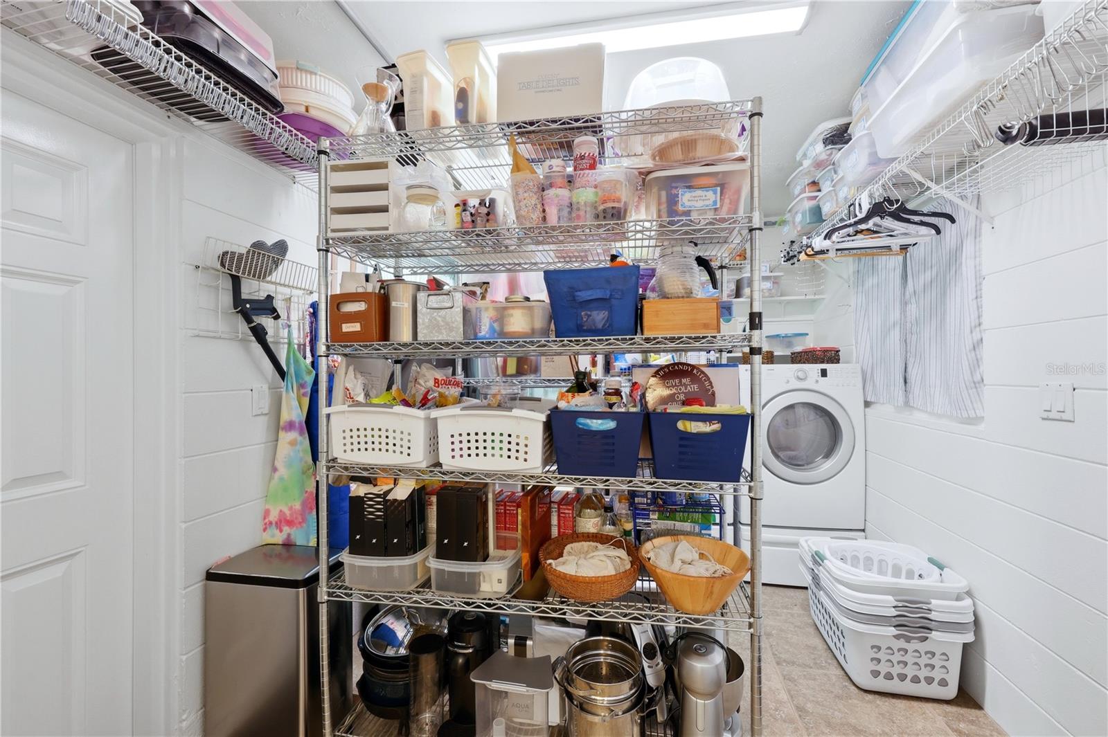 Image 35 of 52 For 704 Portia Street N