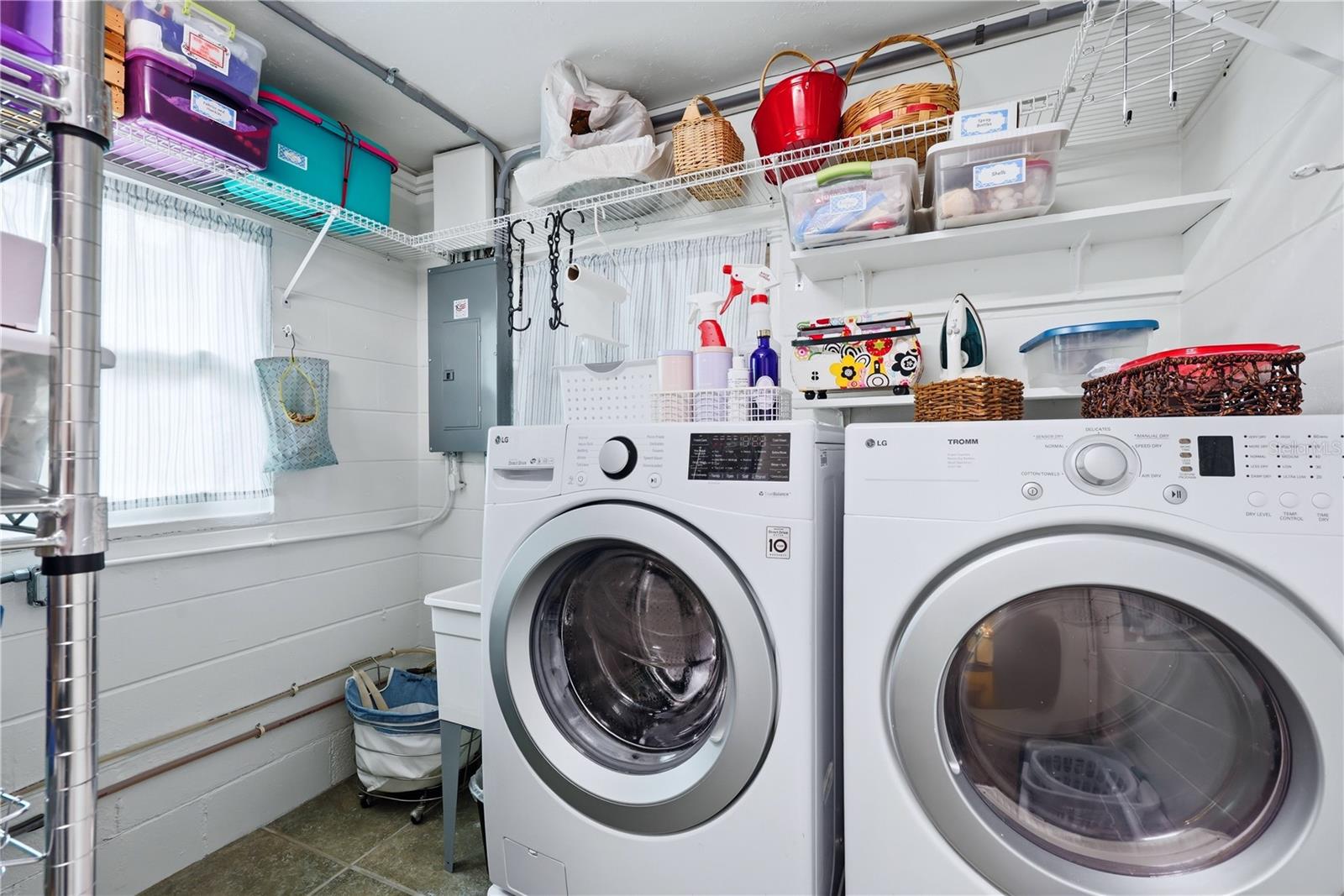 Image 36 of 52 For 704 Portia Street N