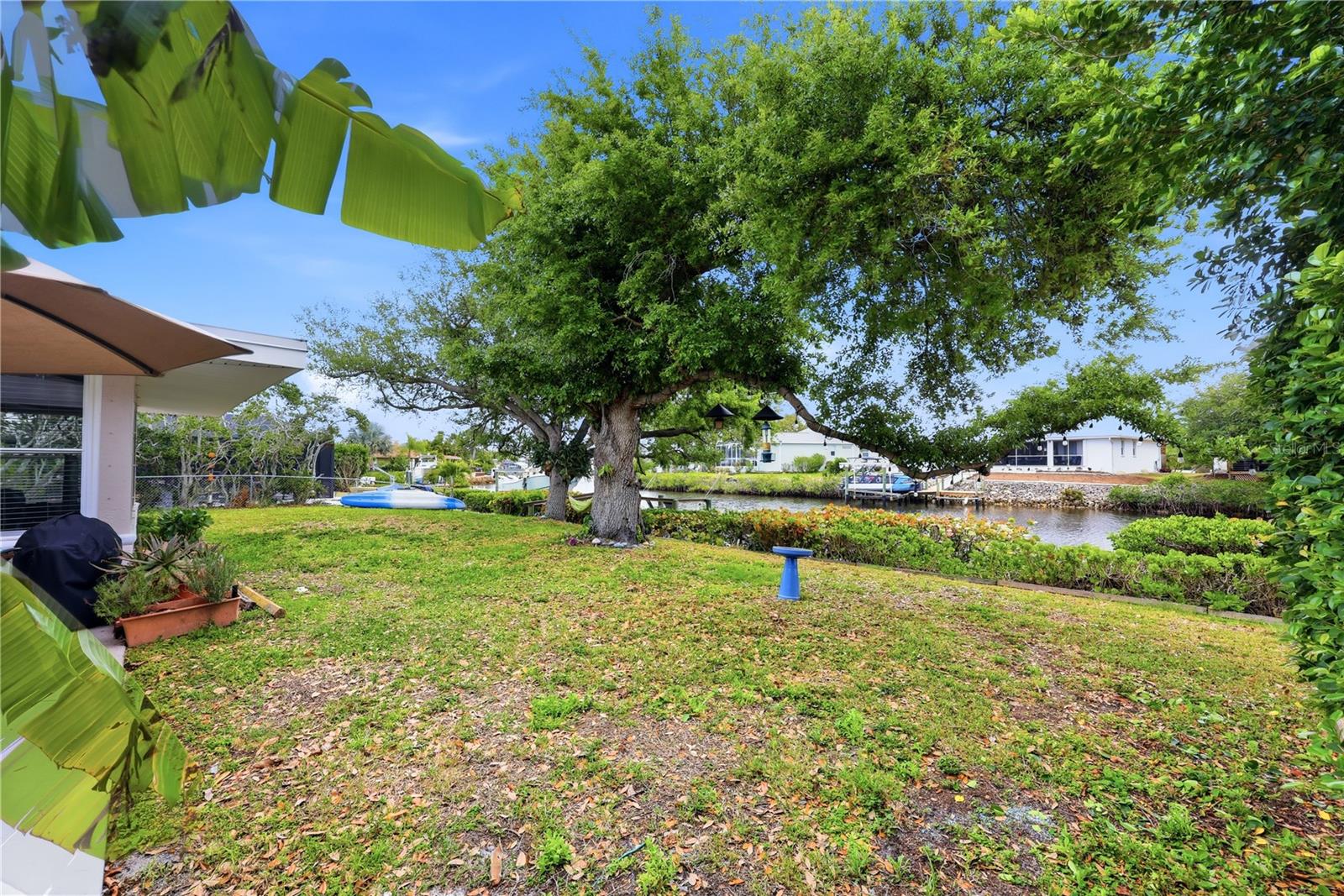 Image 40 of 52 For 704 Portia Street N