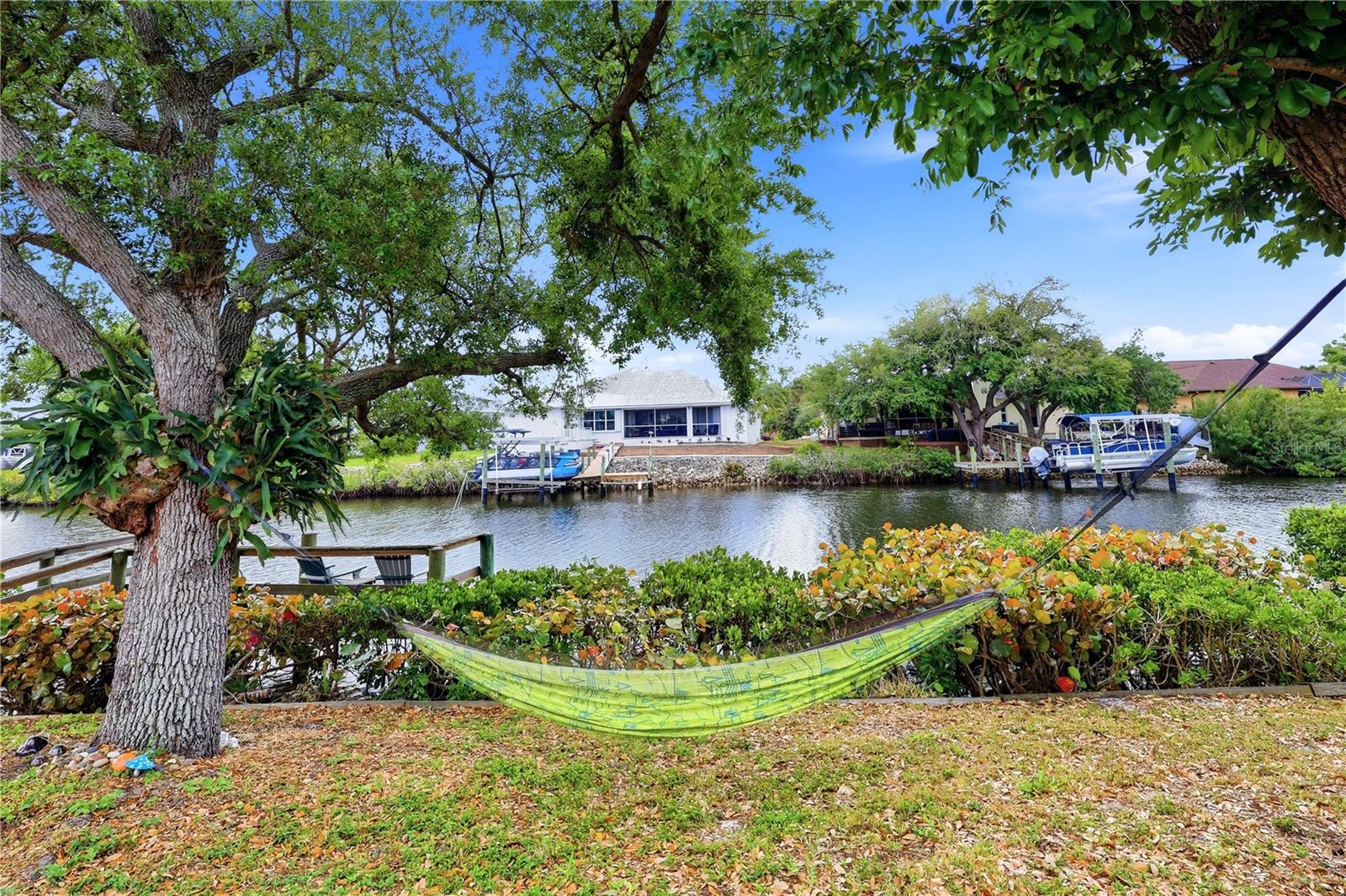 Image 41 of 52 For 704 Portia Street N