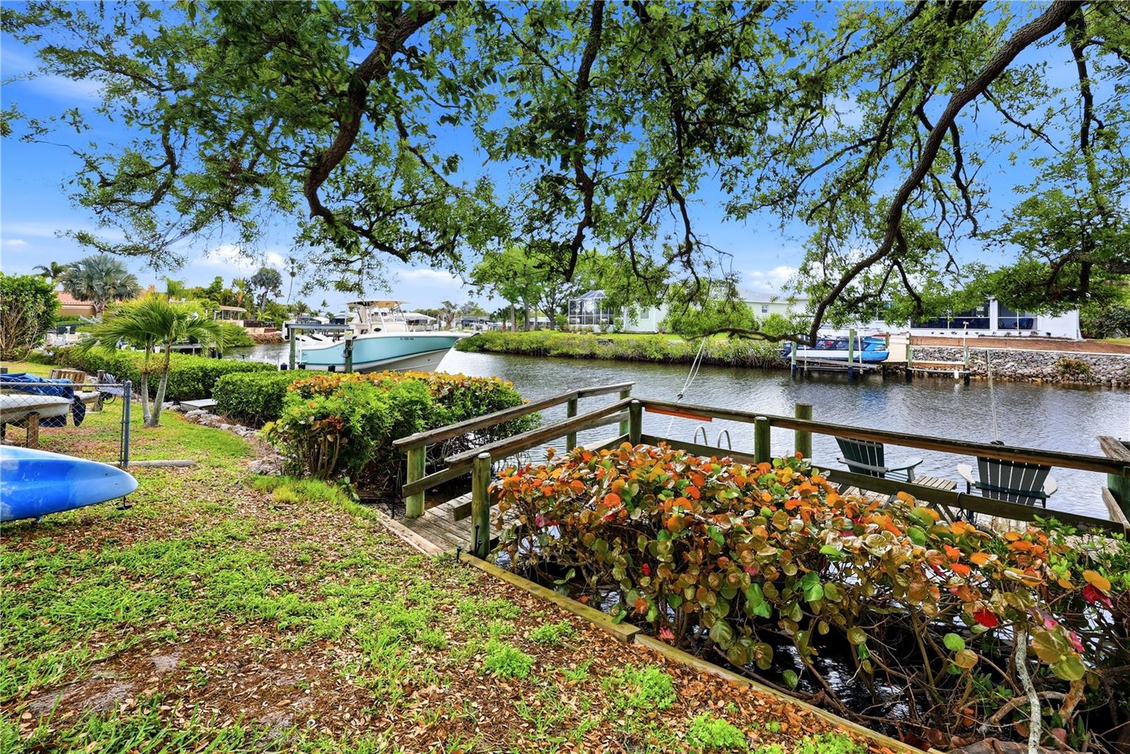 Image 43 of 52 For 704 Portia Street N