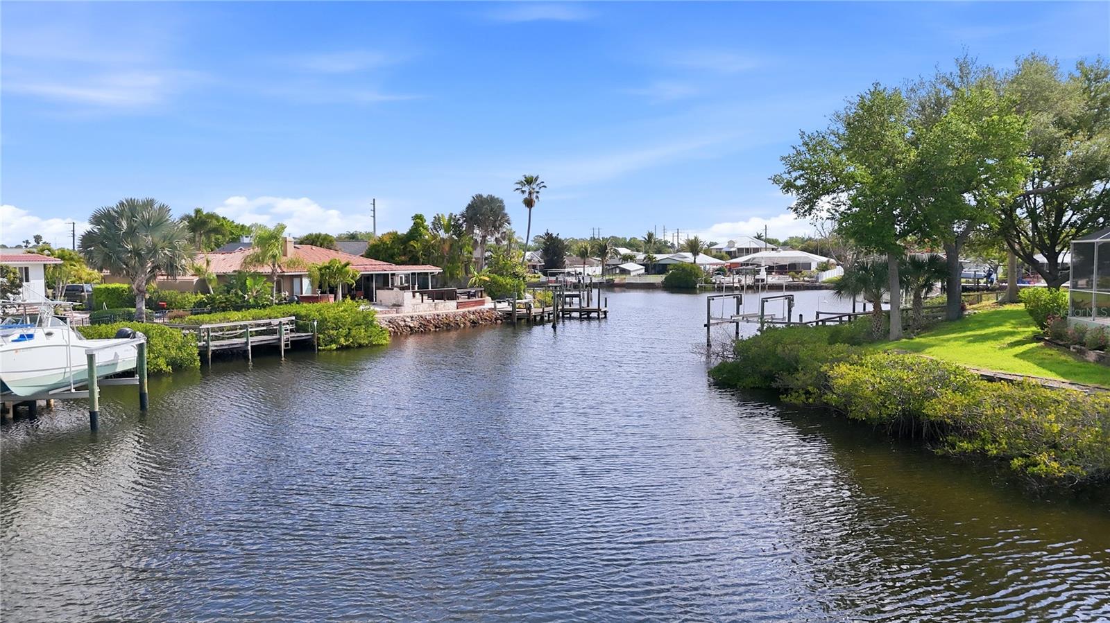 Image 47 of 52 For 704 Portia Street N