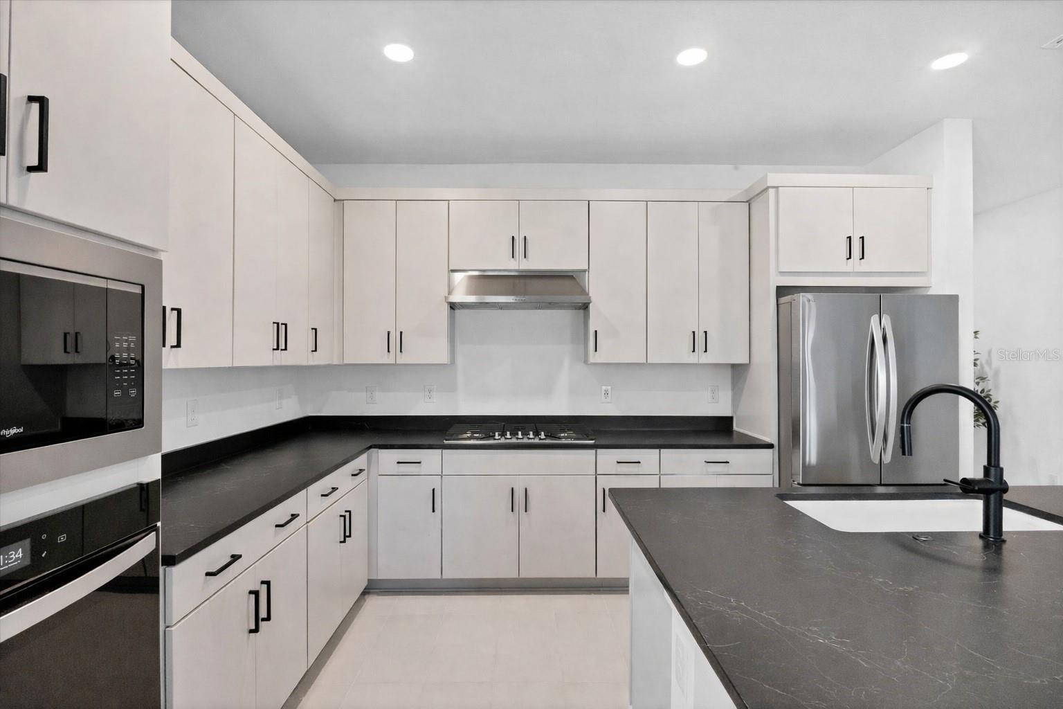 Image 14 of 45 For 18575 Midsummer Place