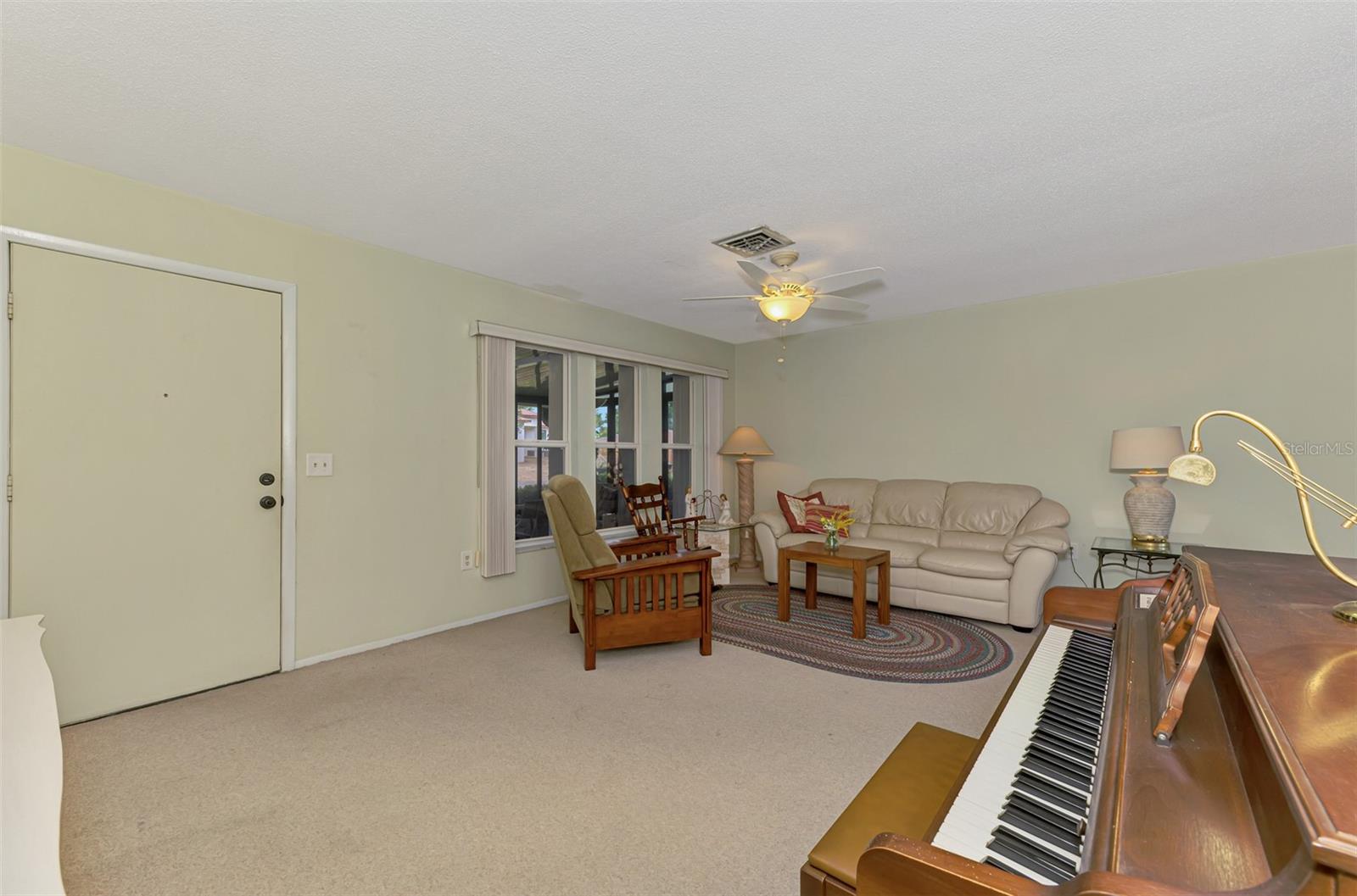 Image 12 of 45 For 581 Crocus Road