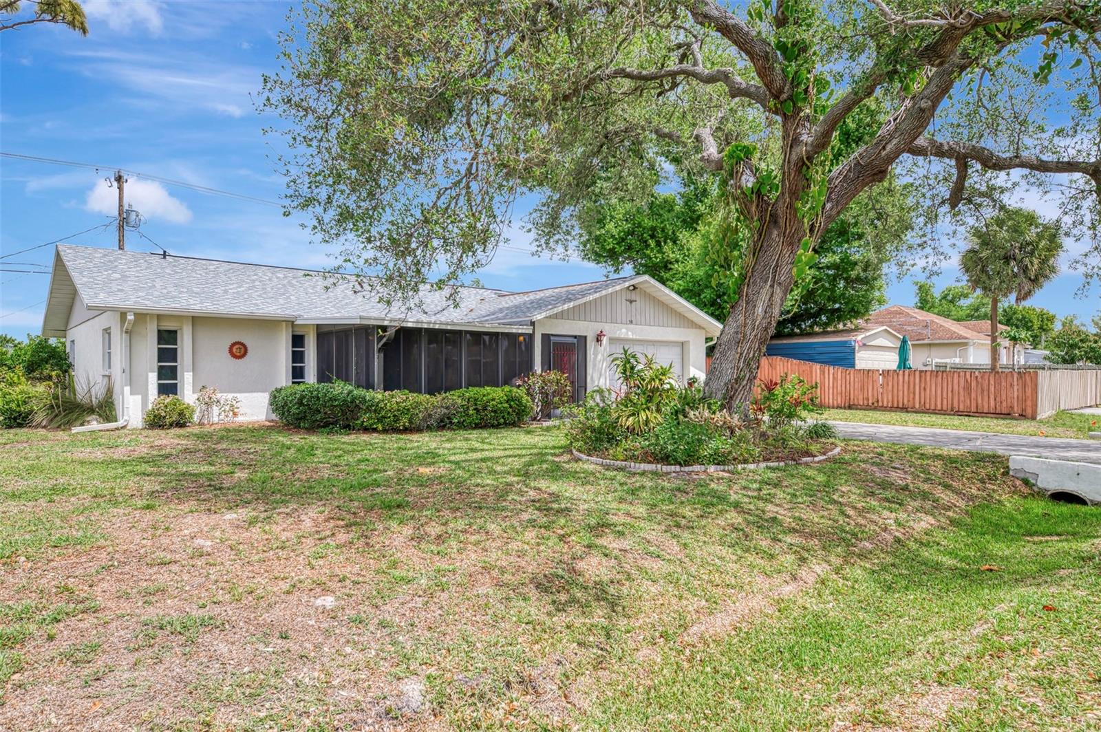 Image 4 of 45 For 581 Crocus Road
