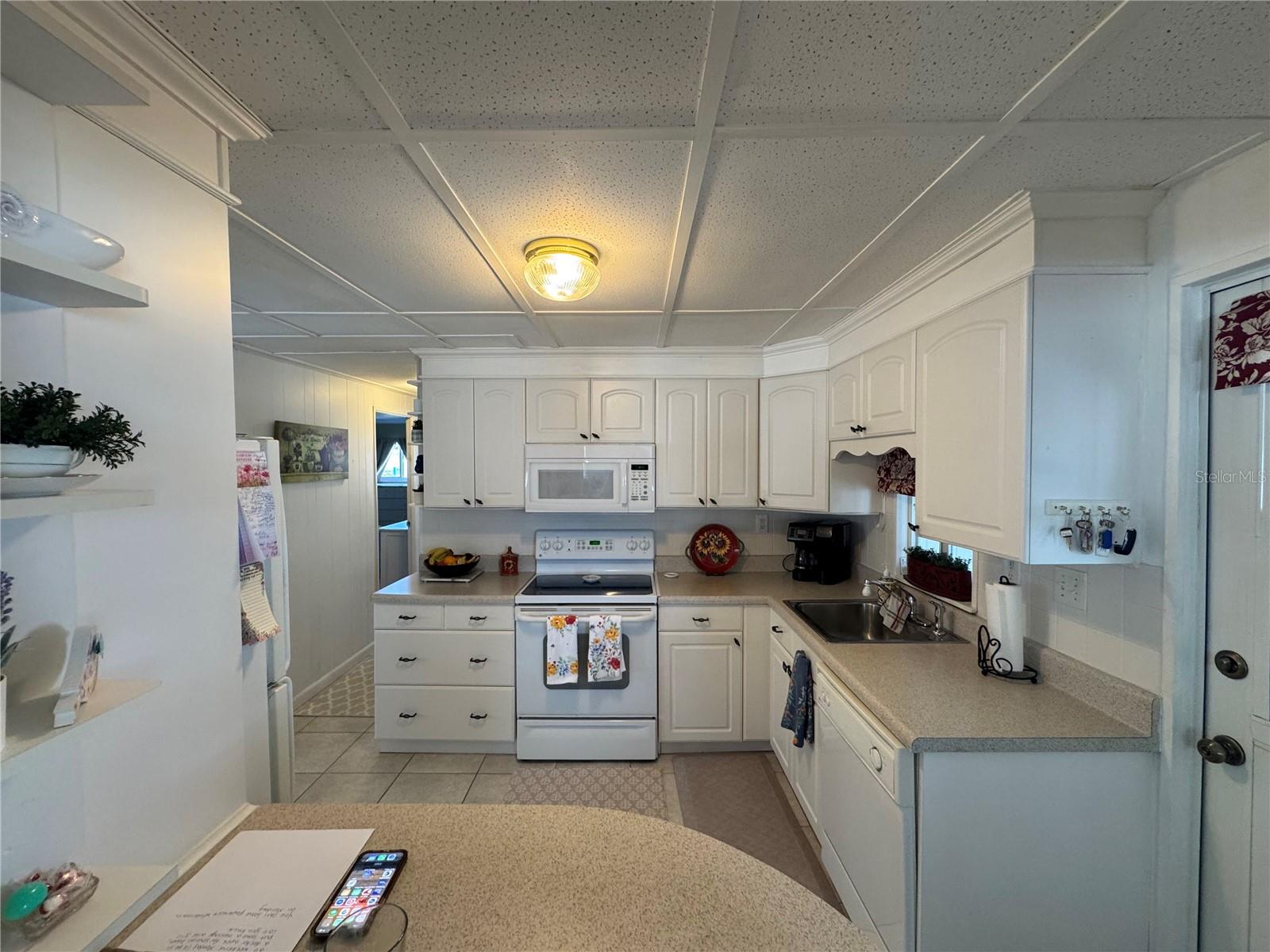 Image 2 of 12 For 611 Iris Drive