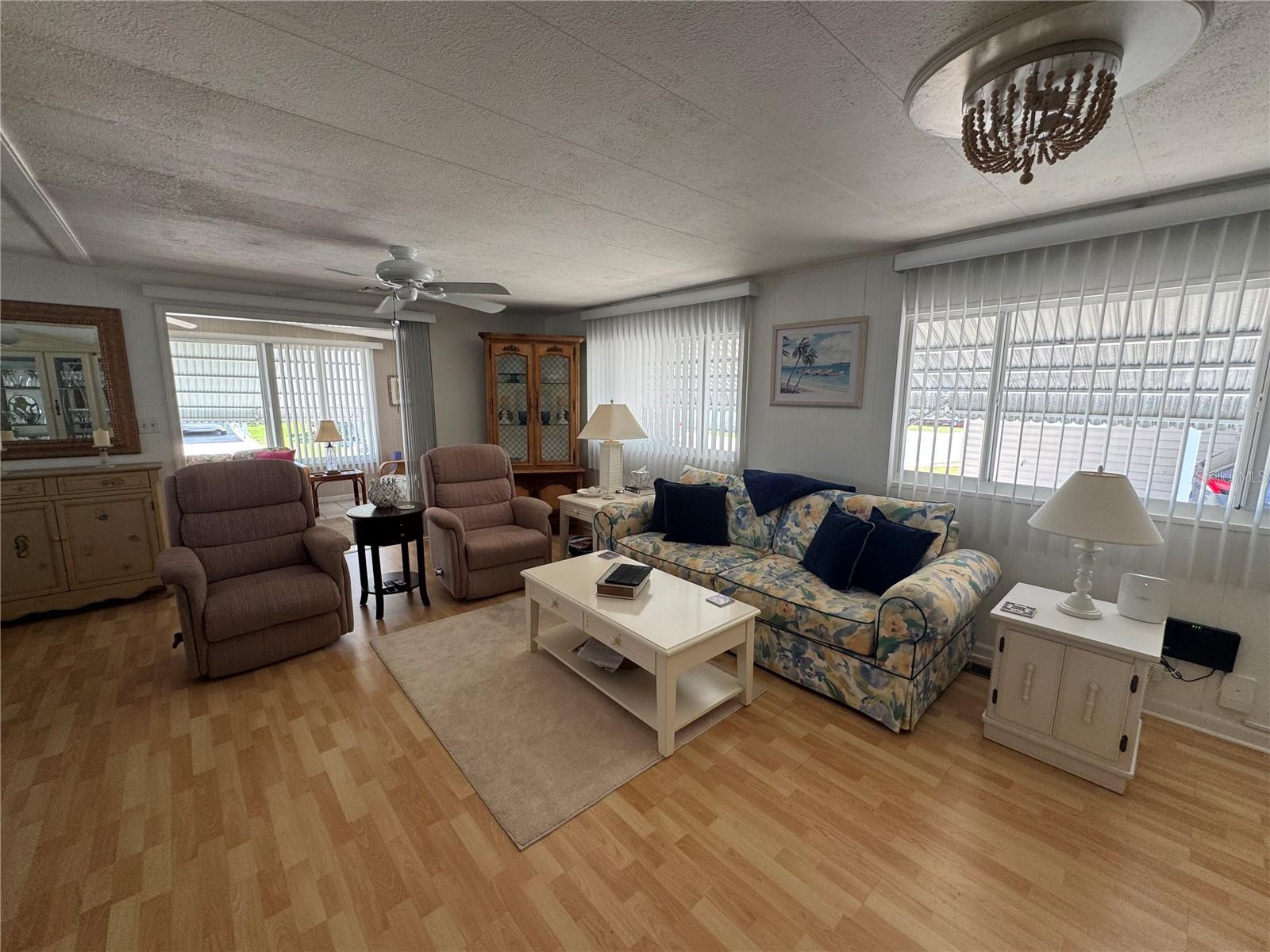 Image 3 of 12 For 611 Iris Drive