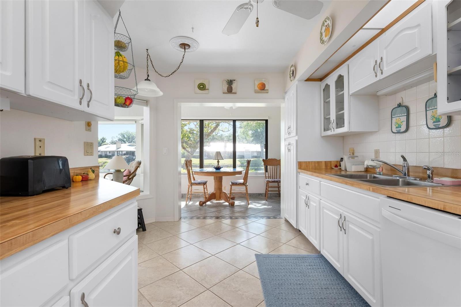 Image 12 of 72 For 228 Southampton Lane 258