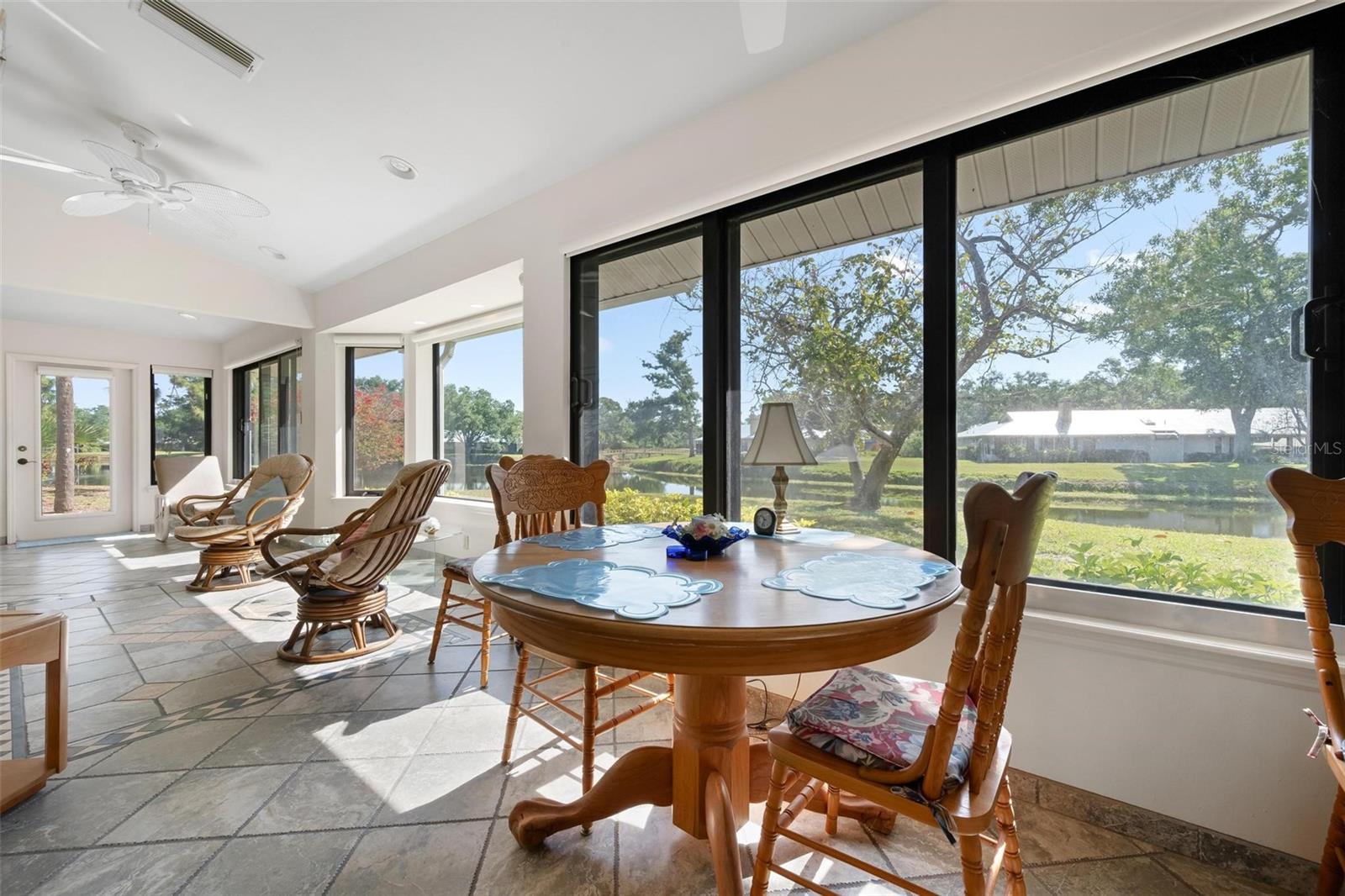 Image 16 of 72 For 228 Southampton Lane 258