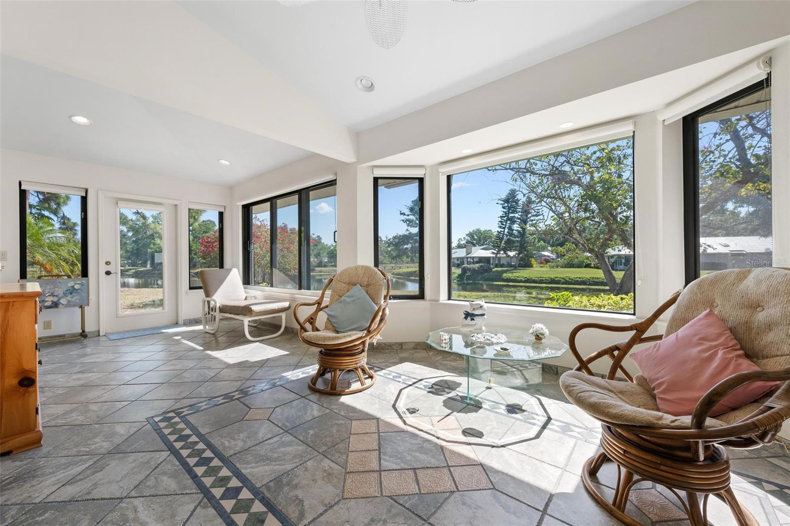 Image 18 of 72 For 228 Southampton Lane 258