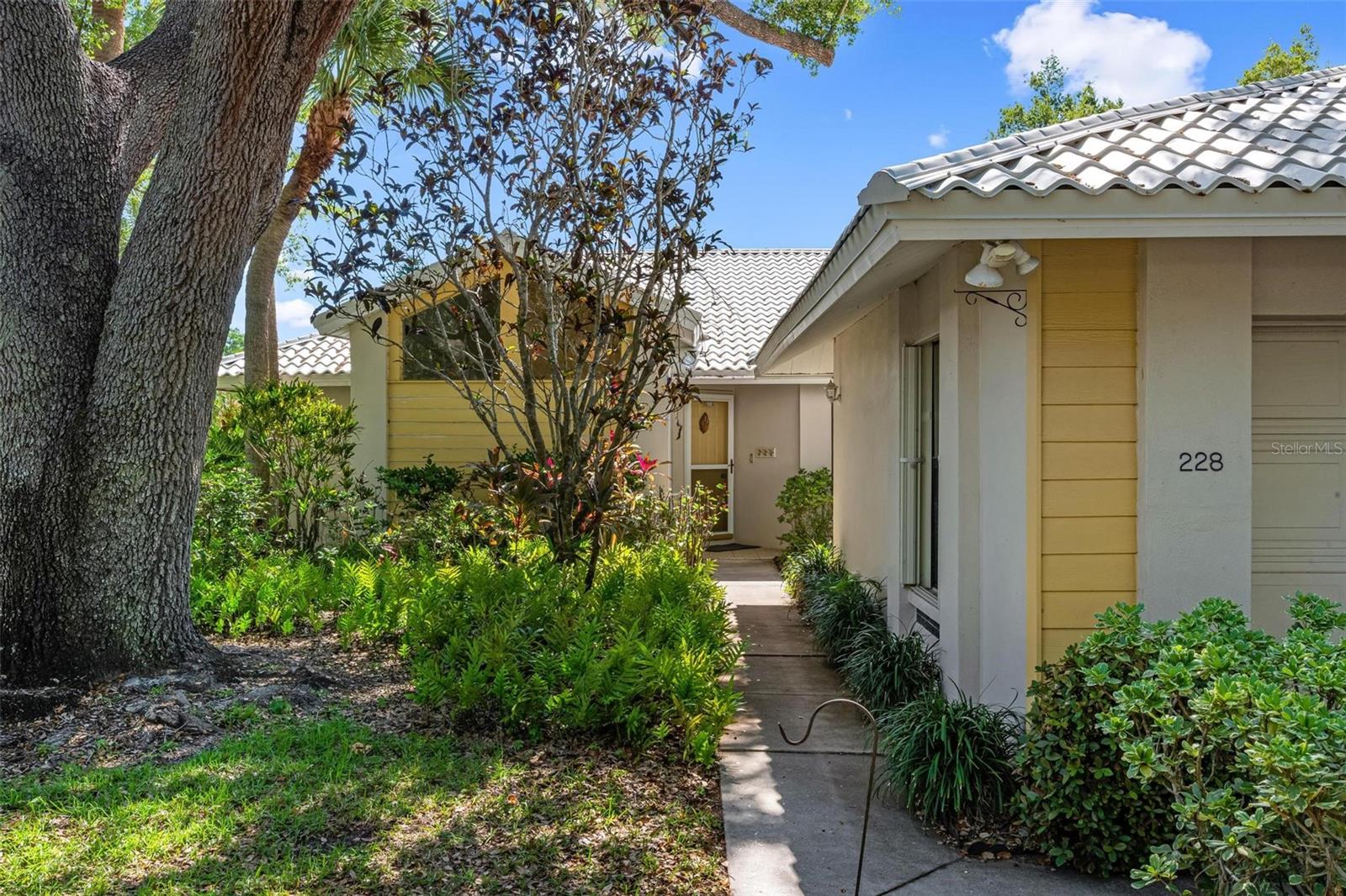 Image 2 of 72 For 228 Southampton Lane 258