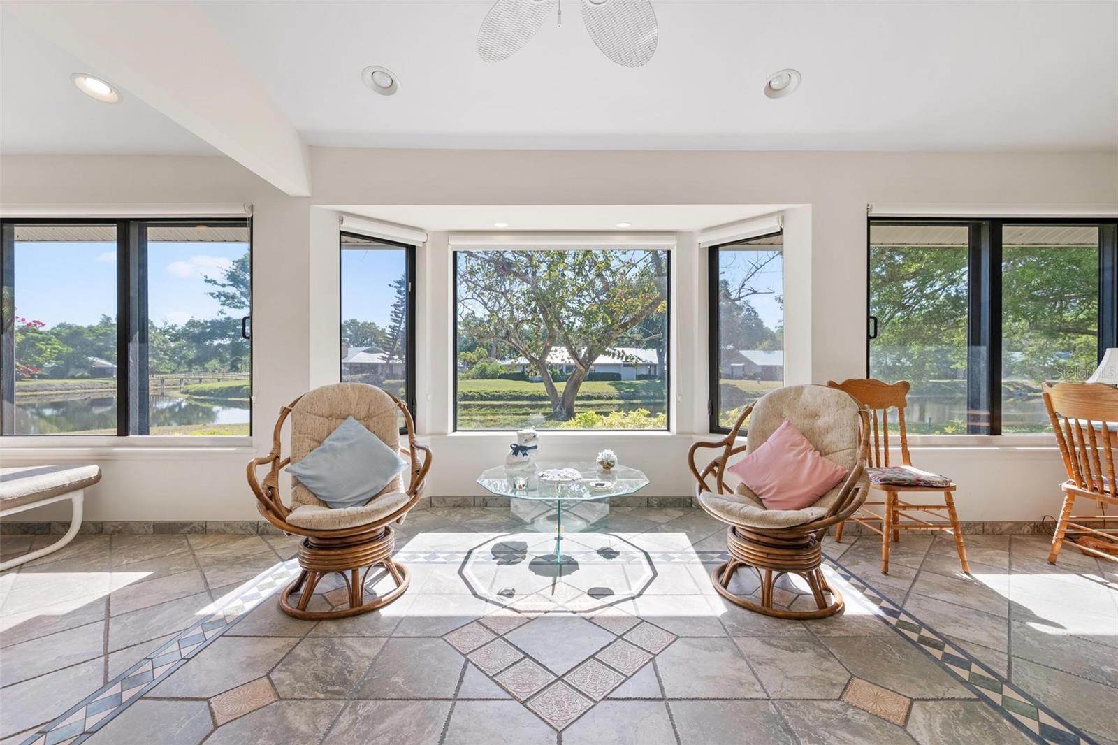 Image 20 of 72 For 228 Southampton Lane 258