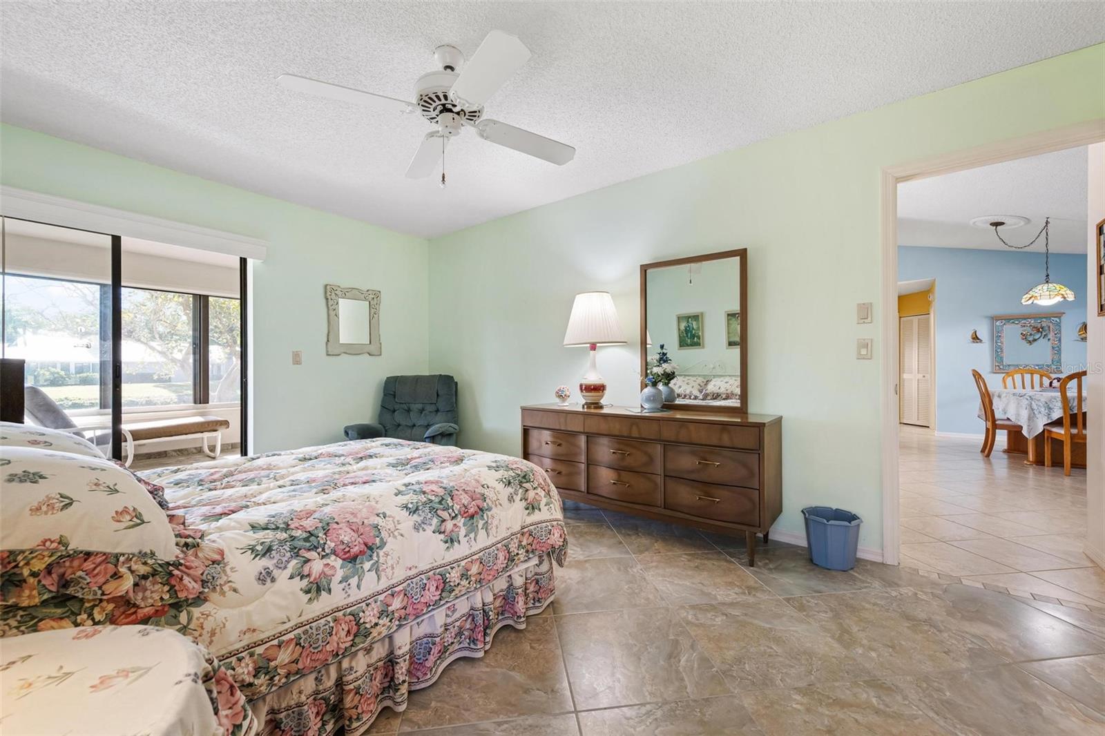 Image 24 of 72 For 228 Southampton Lane 258