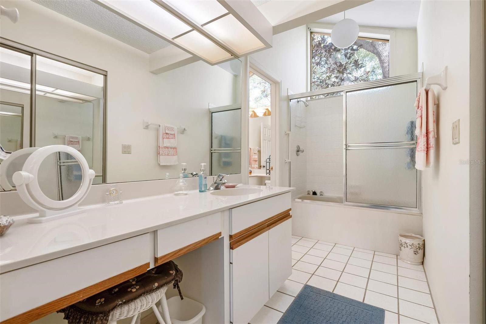 Image 26 of 72 For 228 Southampton Lane 258