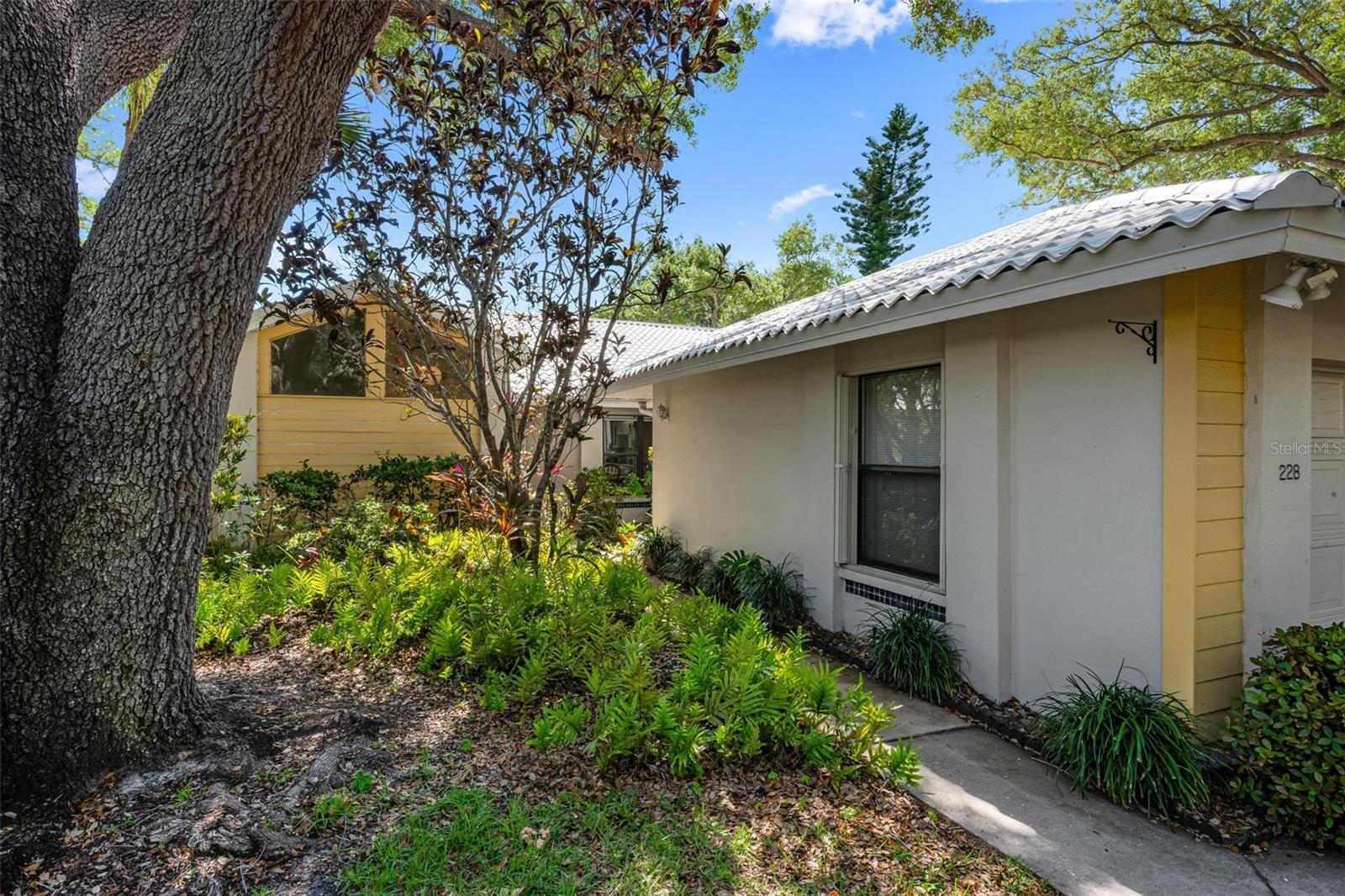 Image 3 of 72 For 228 Southampton Lane 258