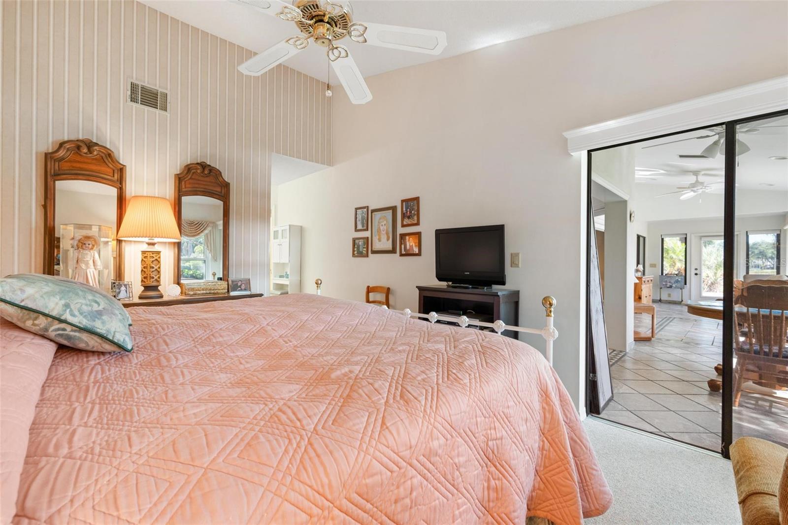 Image 30 of 72 For 228 Southampton Lane 258