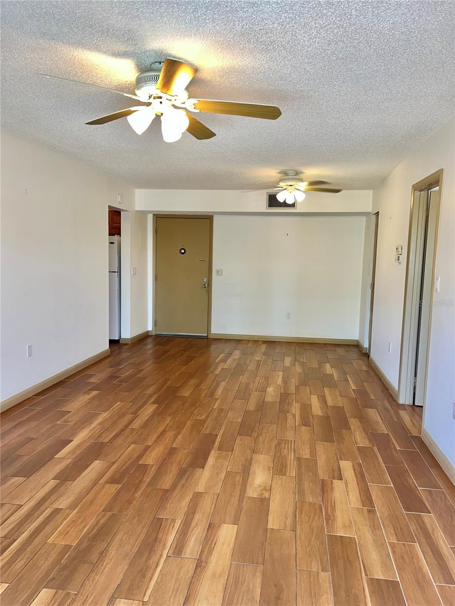 Image 13 of 59 For 519 Albee Farm Road 303