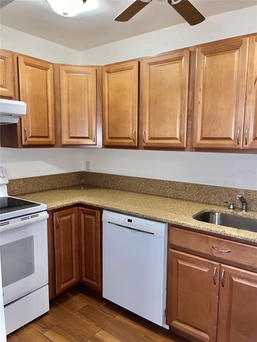 Image 15 of 59 For 519 Albee Farm Road 303