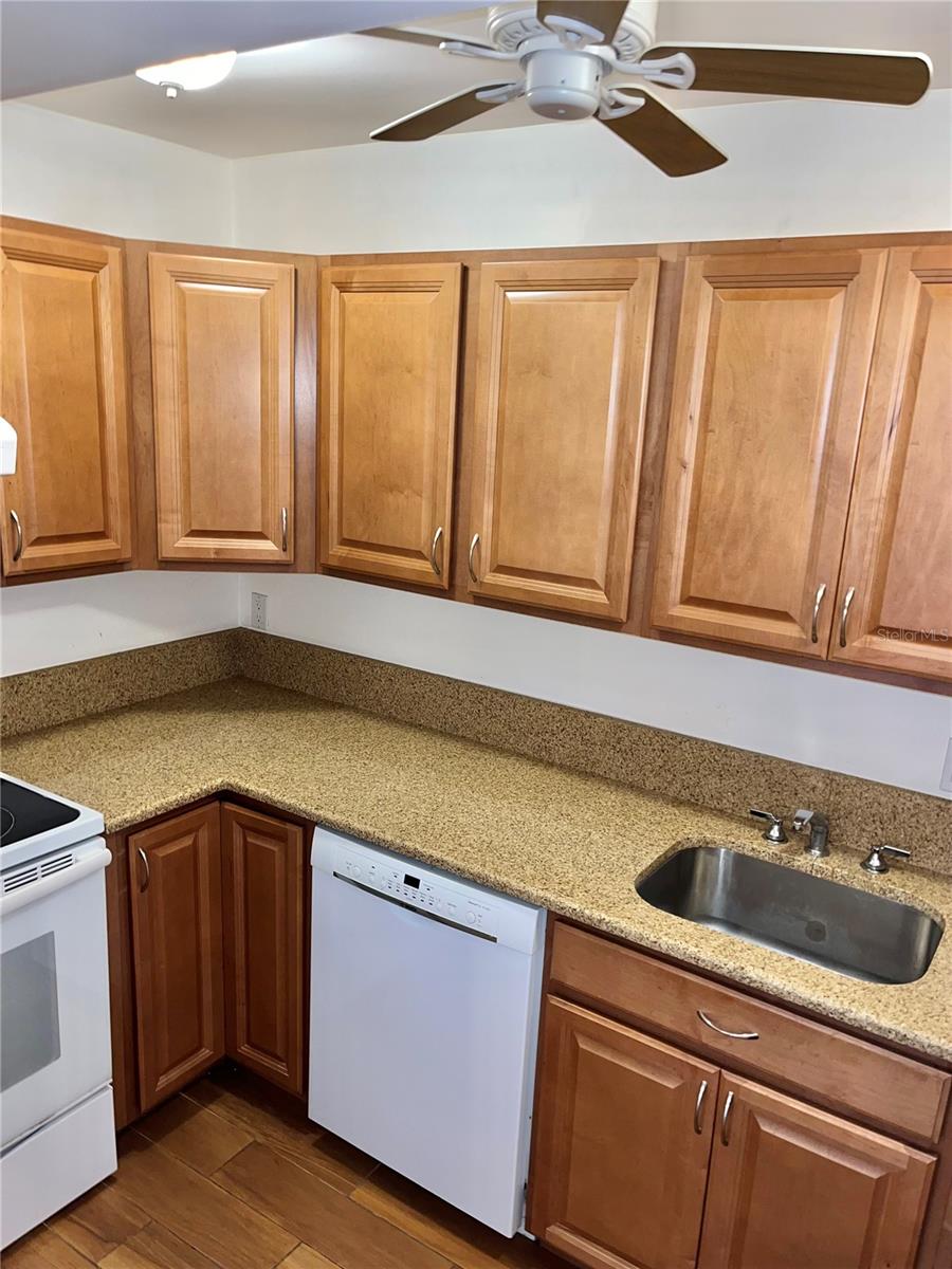 Image 17 of 59 For 519 Albee Farm Road 303