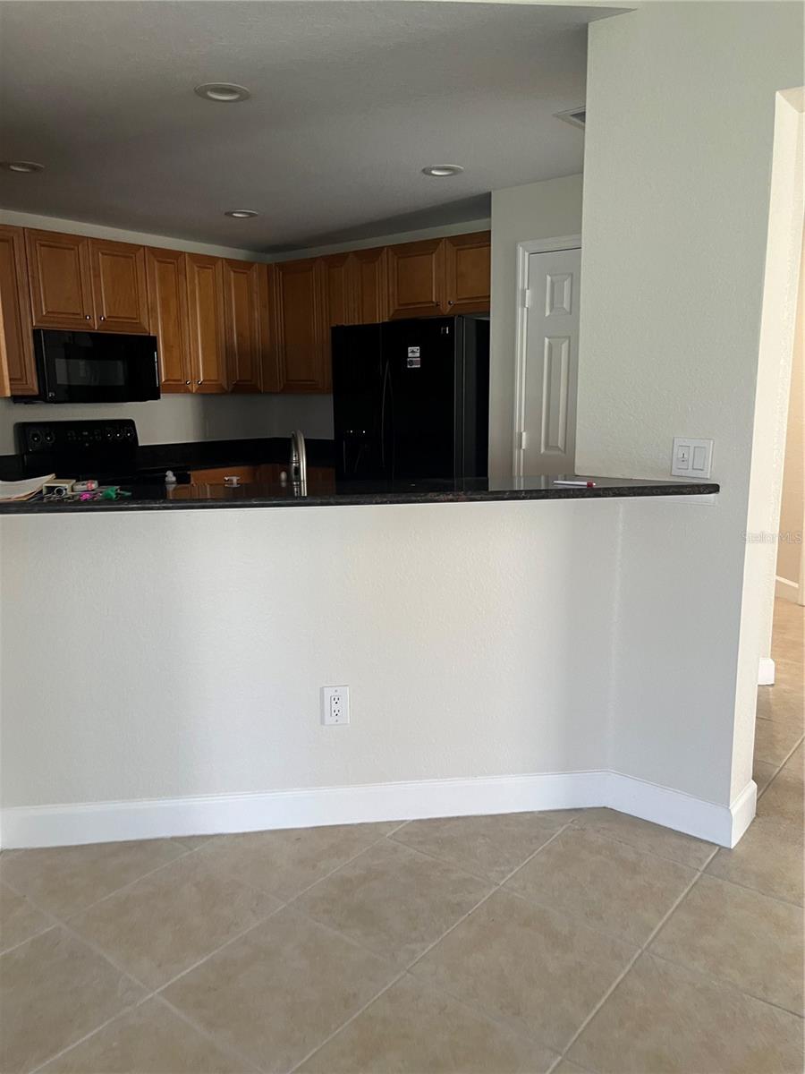 Image 12 of 17 For 240 End Drive 1211