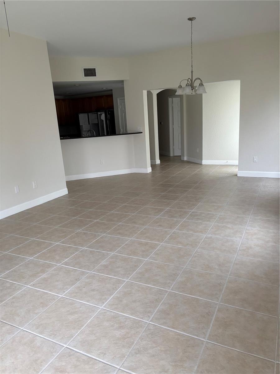 Image 16 of 17 For 240 End Drive 1211