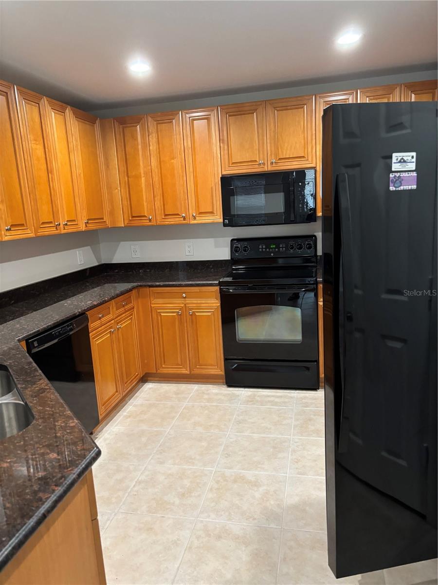 Image 17 of 17 For 240 End Drive 1211