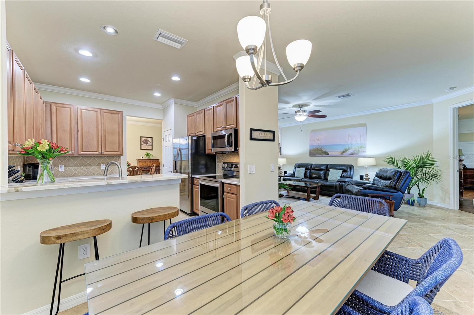 Image 13 of 80 For 20221 Ragazza Circle 202